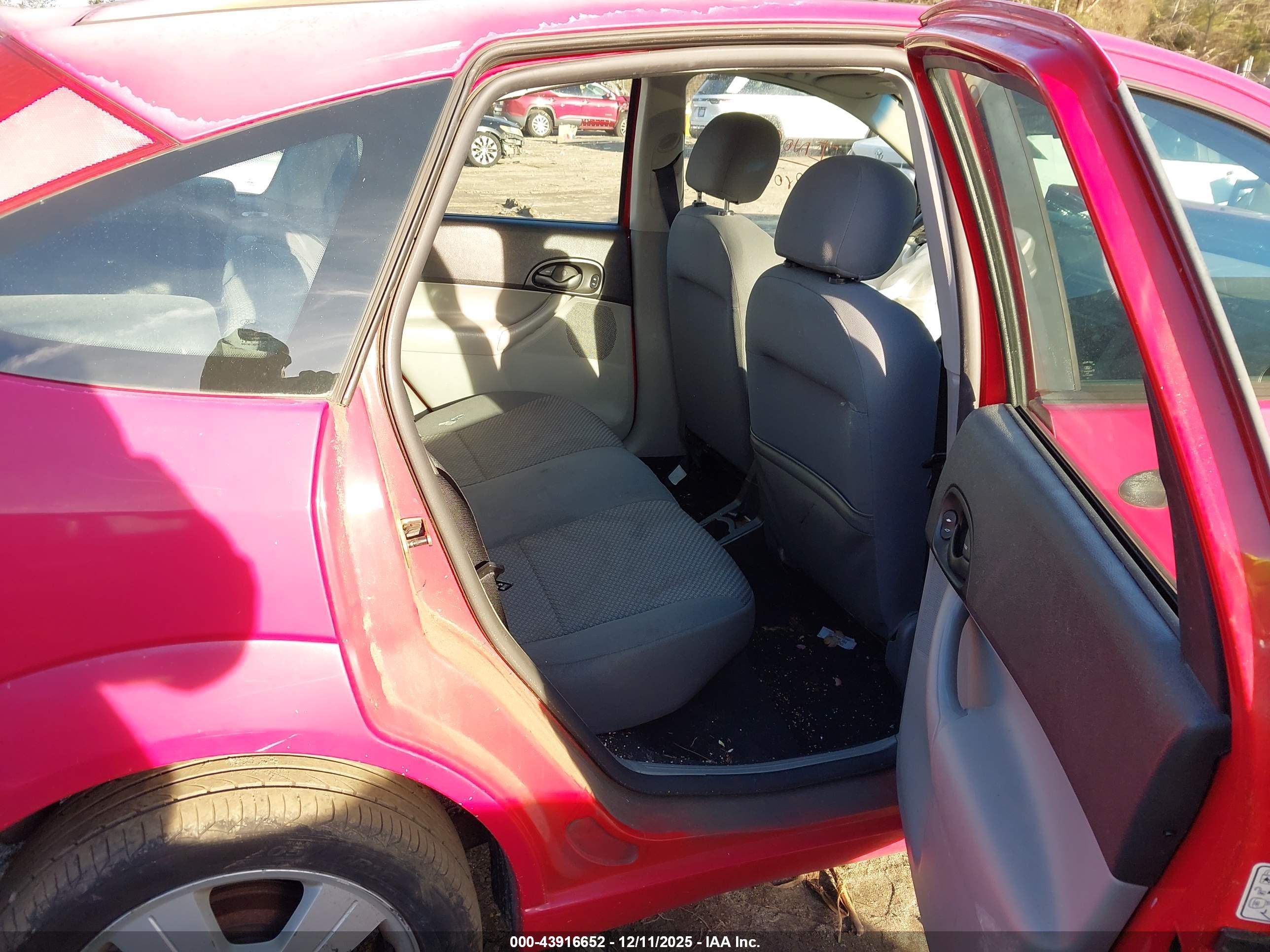 FORD FOCUS image 8