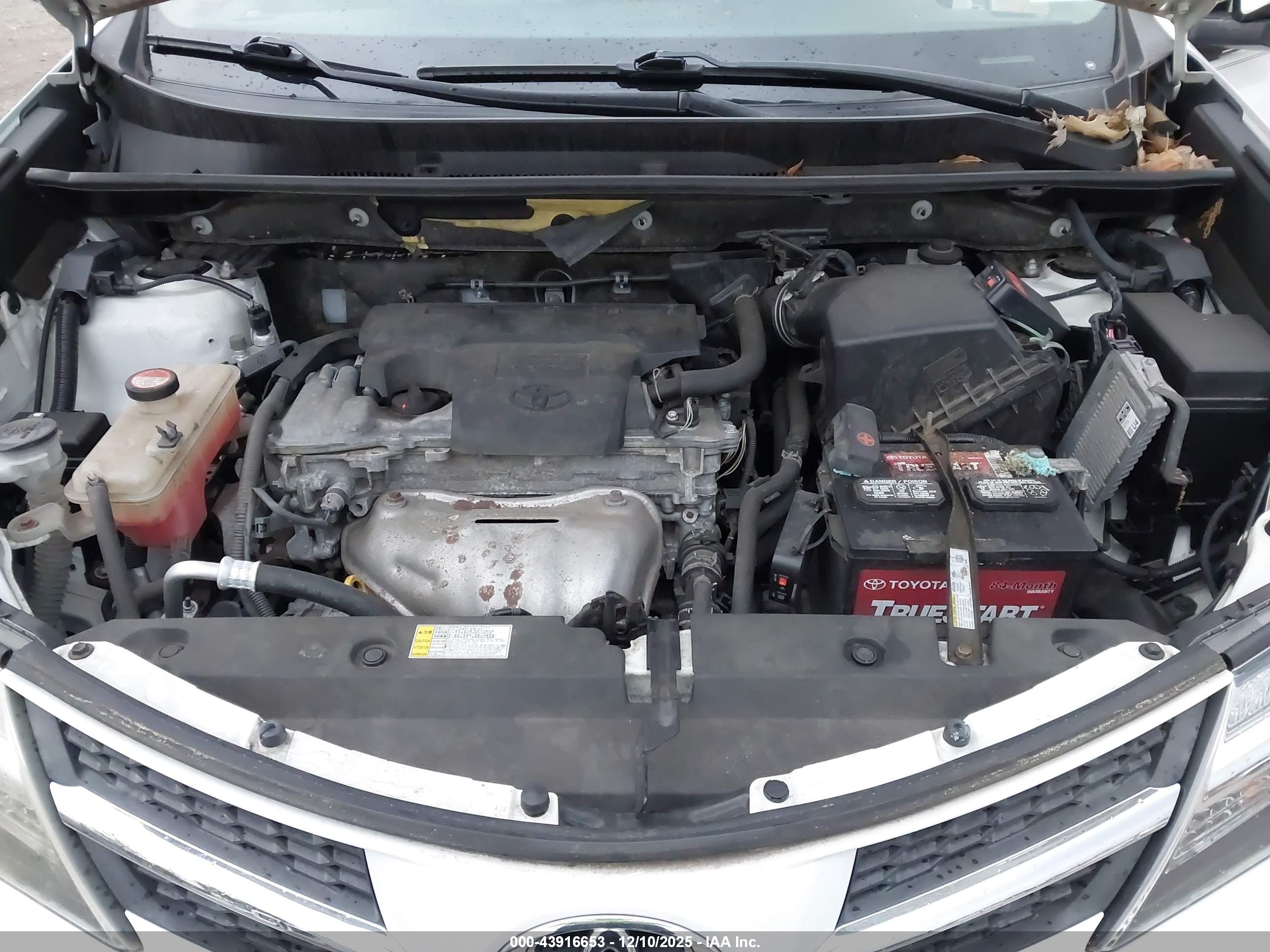 TOYOTA RAV4 image 10