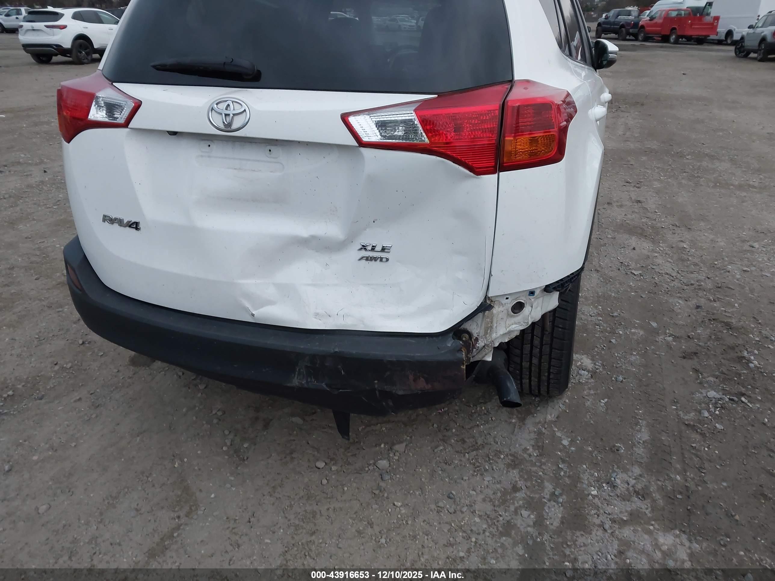 TOYOTA RAV4 image 6