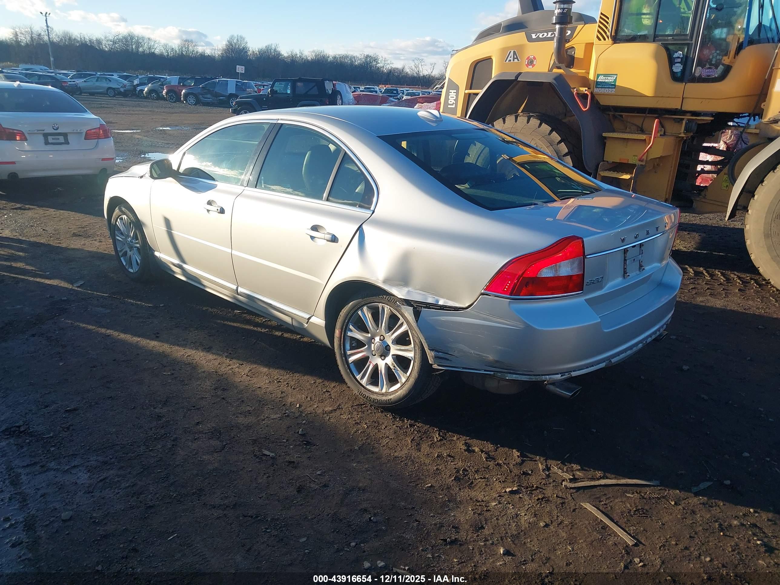 VOLVO S80 image 3