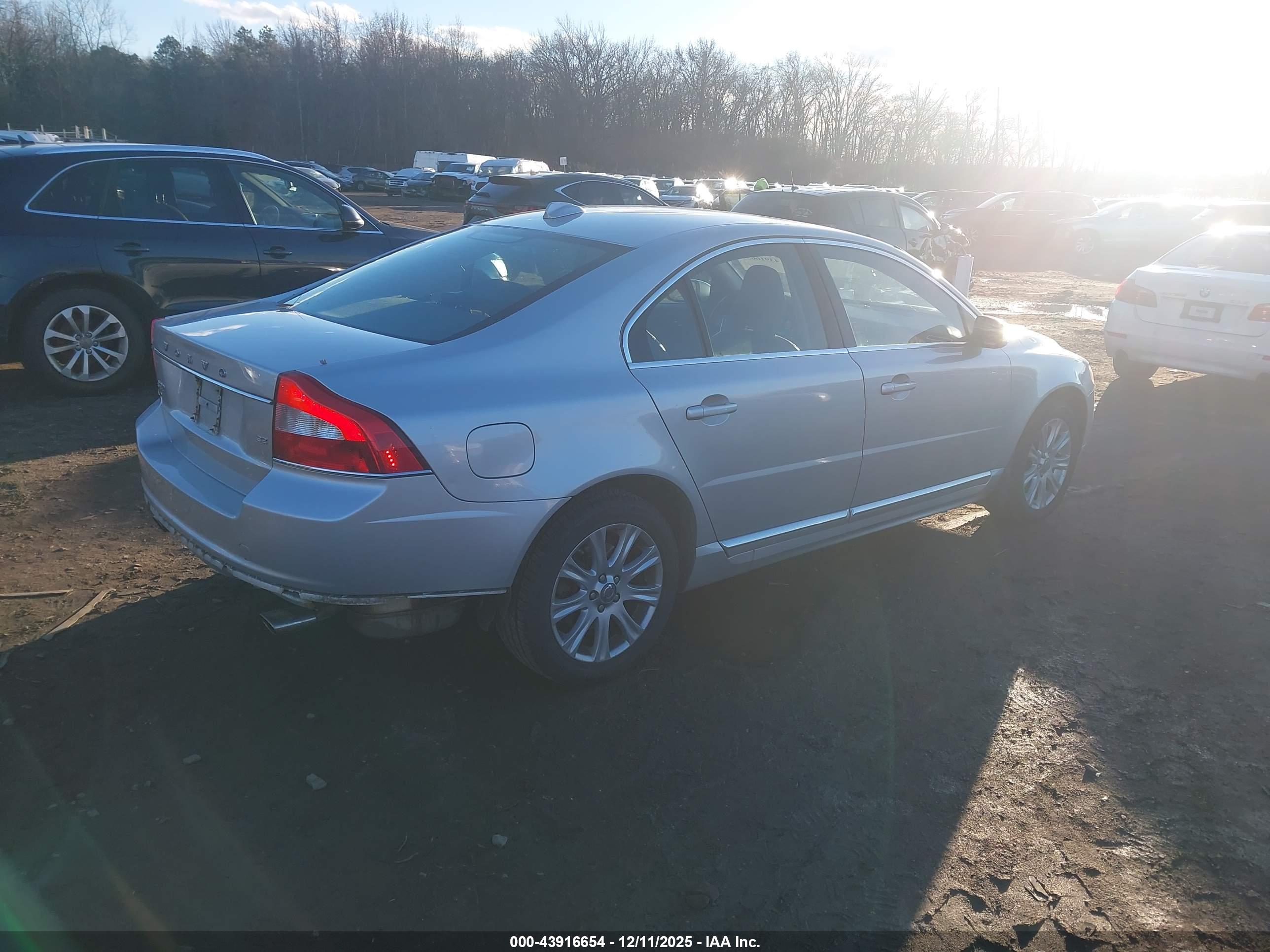 VOLVO S80 image 4