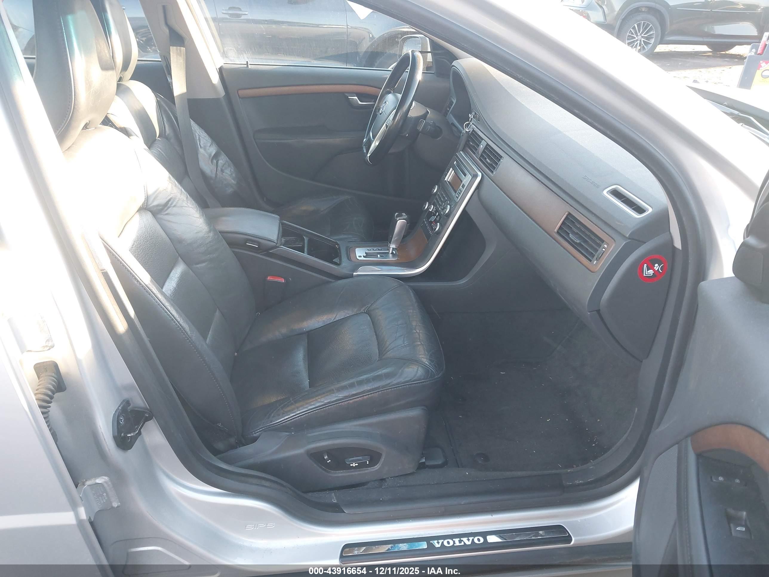 VOLVO S80 image 5