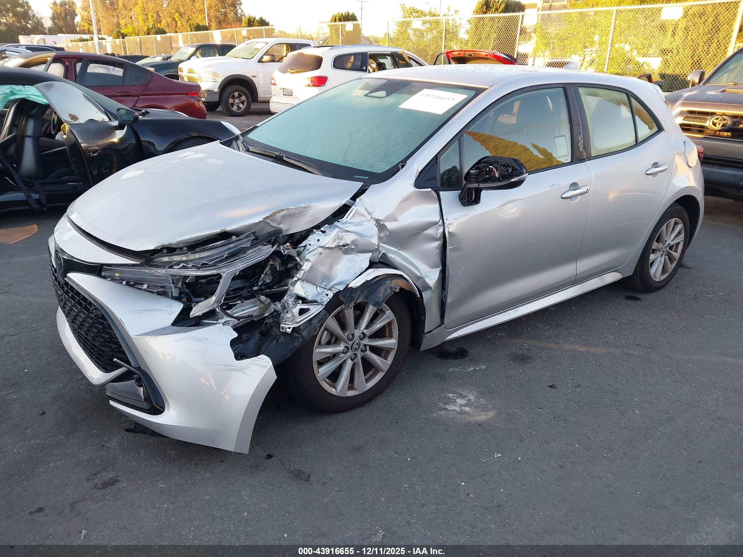 TOYOTA COROLLA image 2