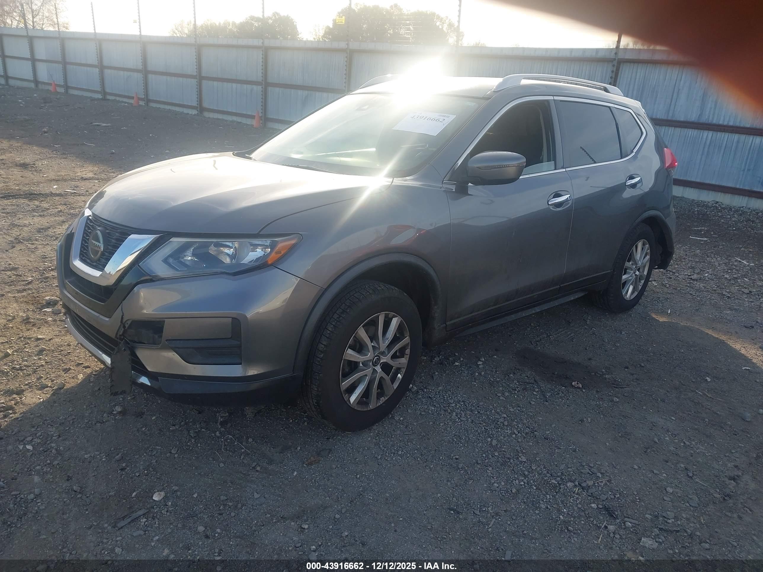 NISSAN ROGUE image 2