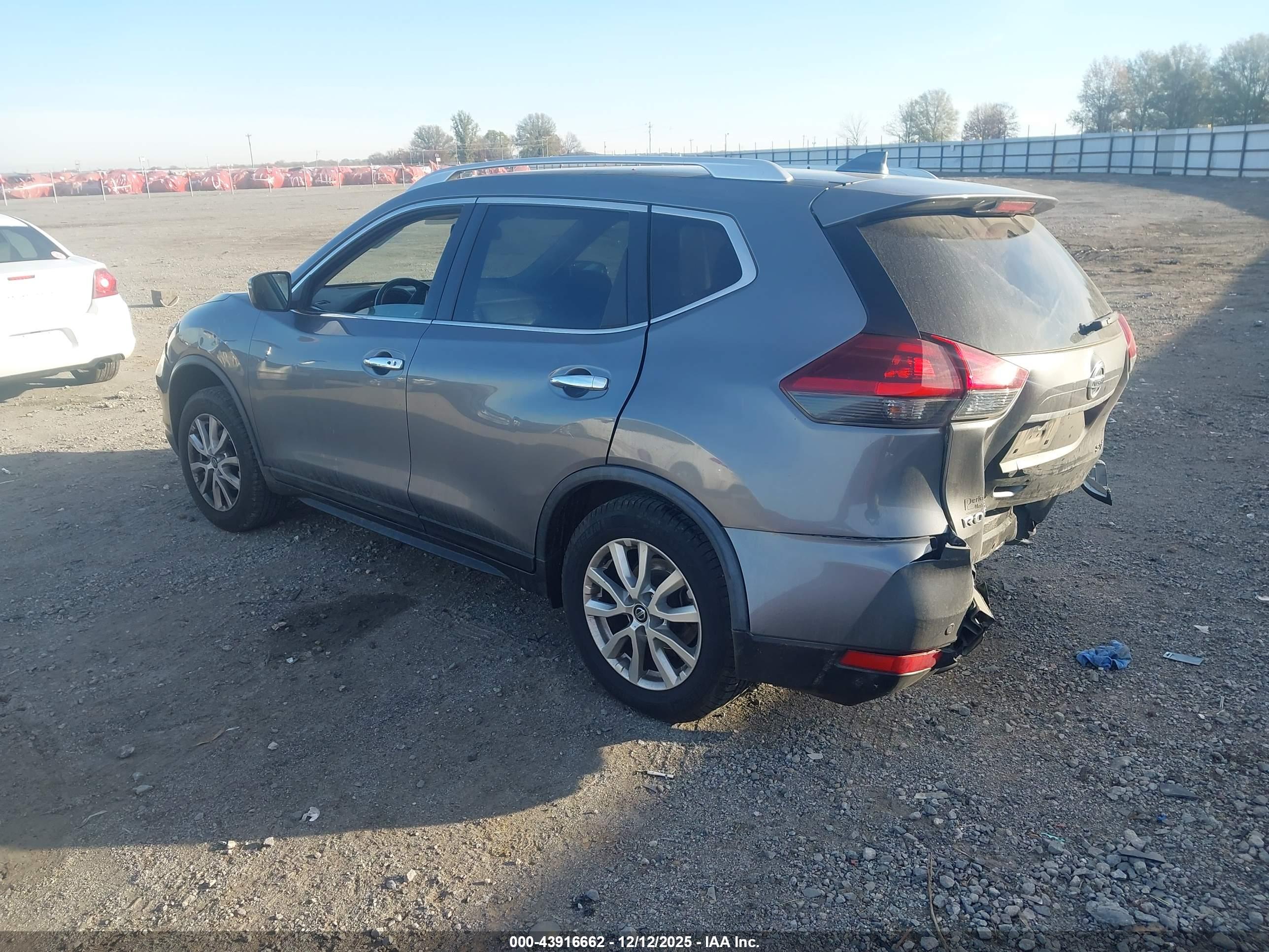 NISSAN ROGUE image 3