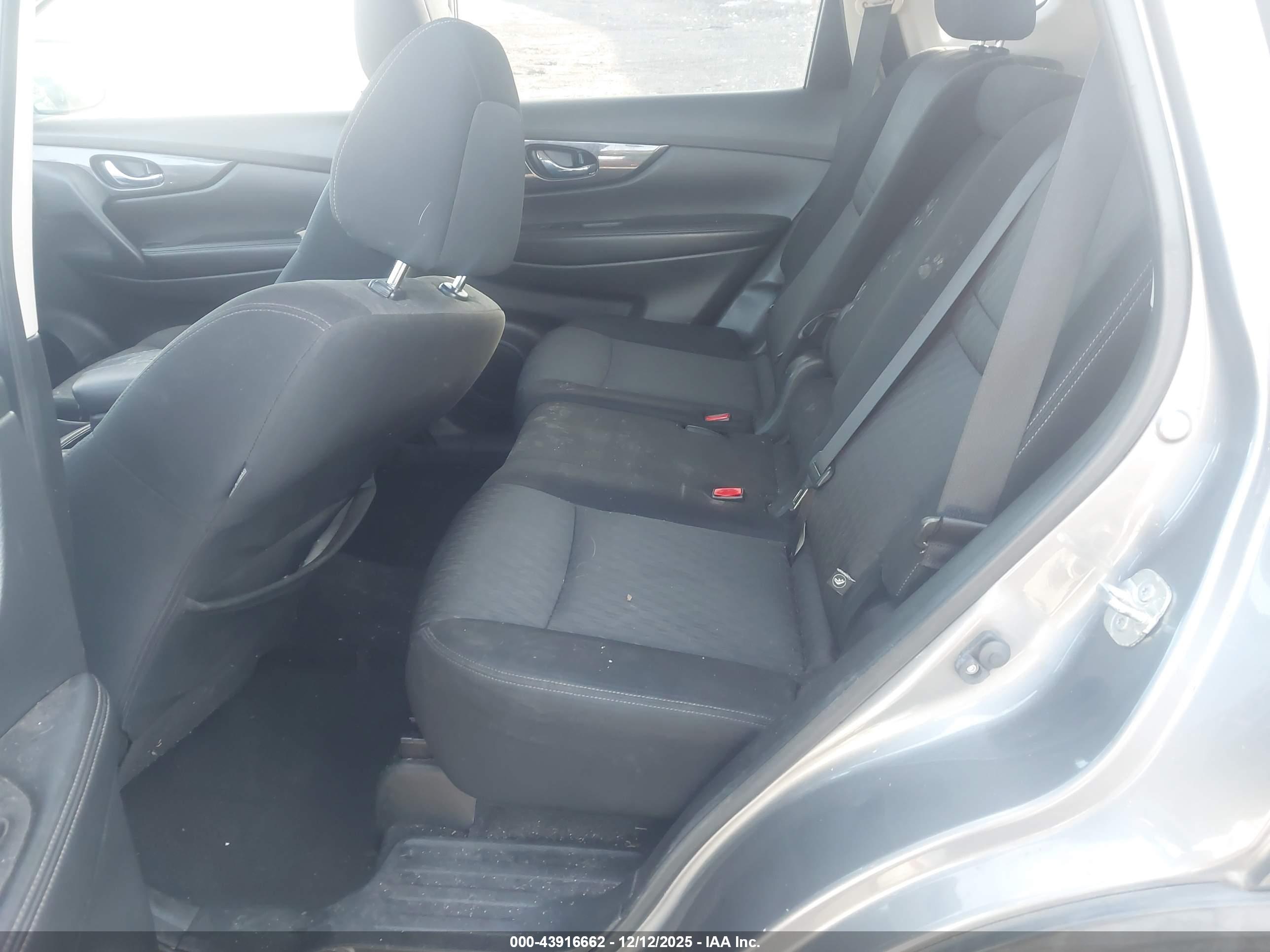 NISSAN ROGUE image 8