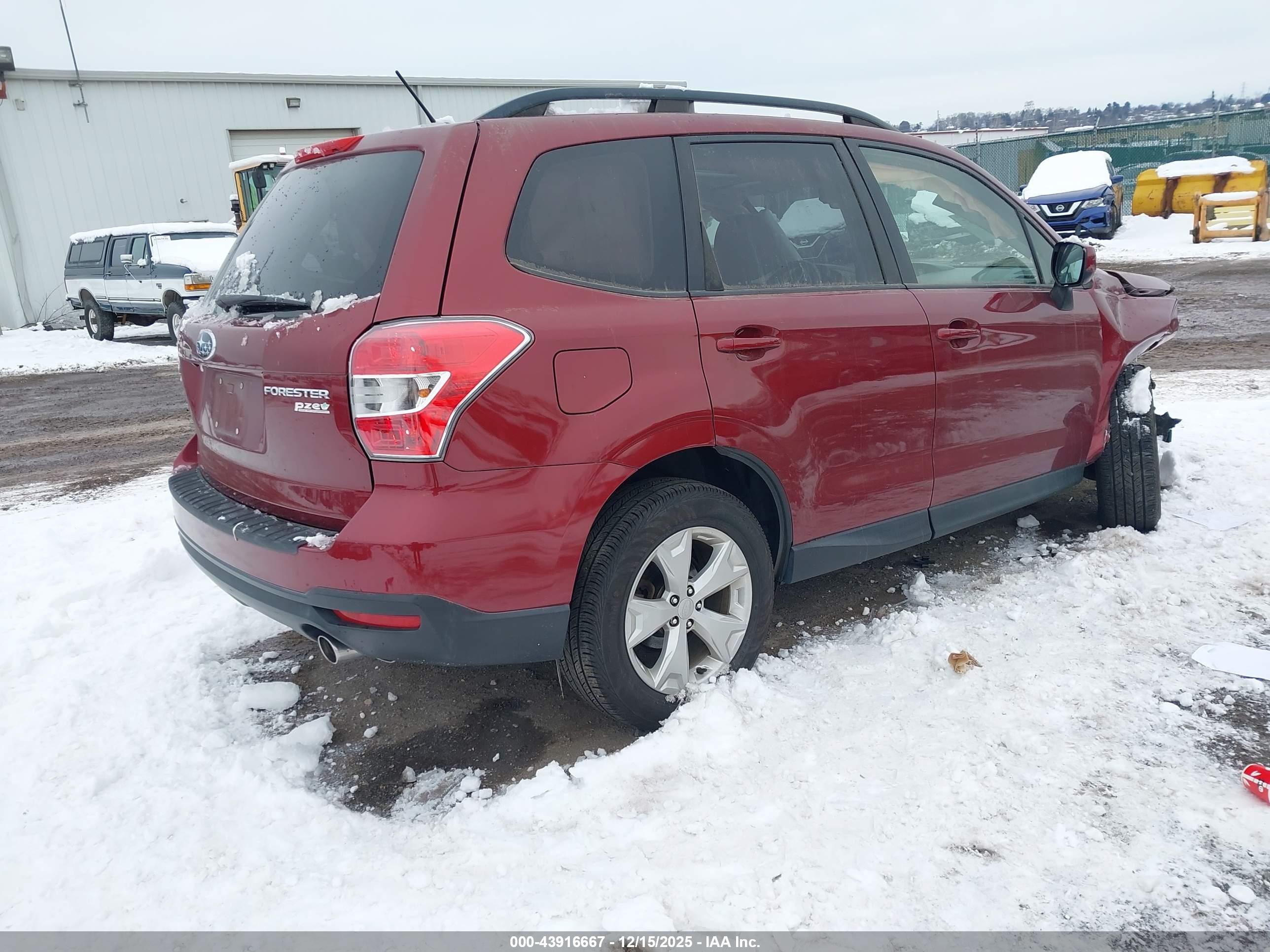 SUBARU FORESTER image 4