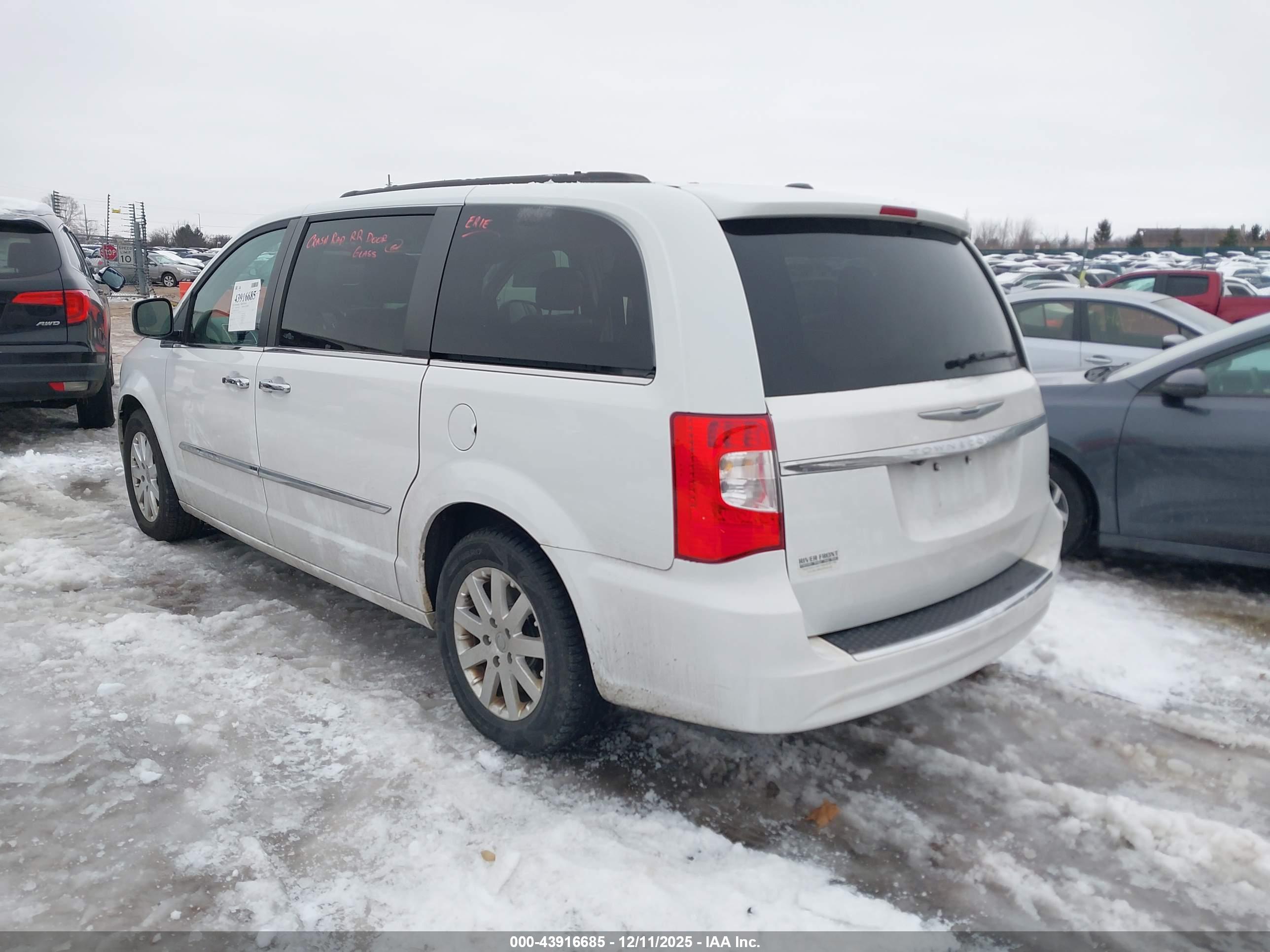 CHRYSLER TOWN image 3