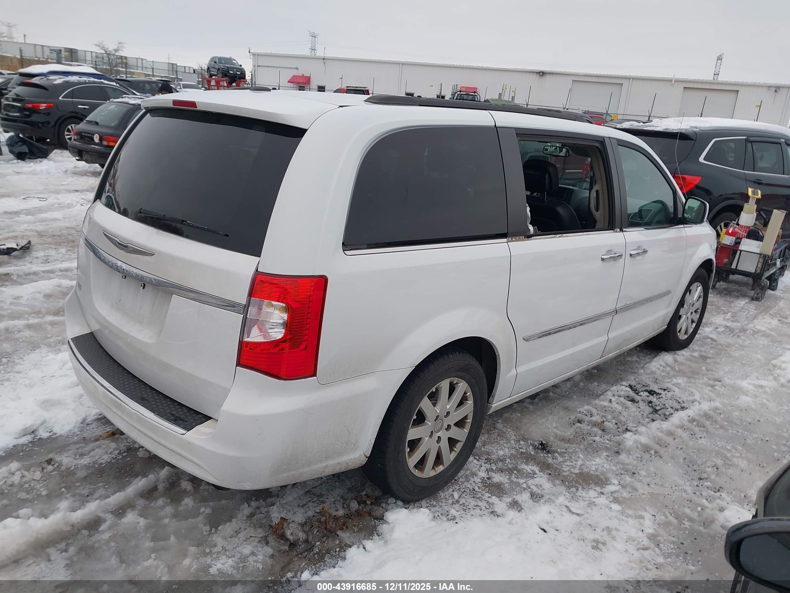 CHRYSLER TOWN image 4