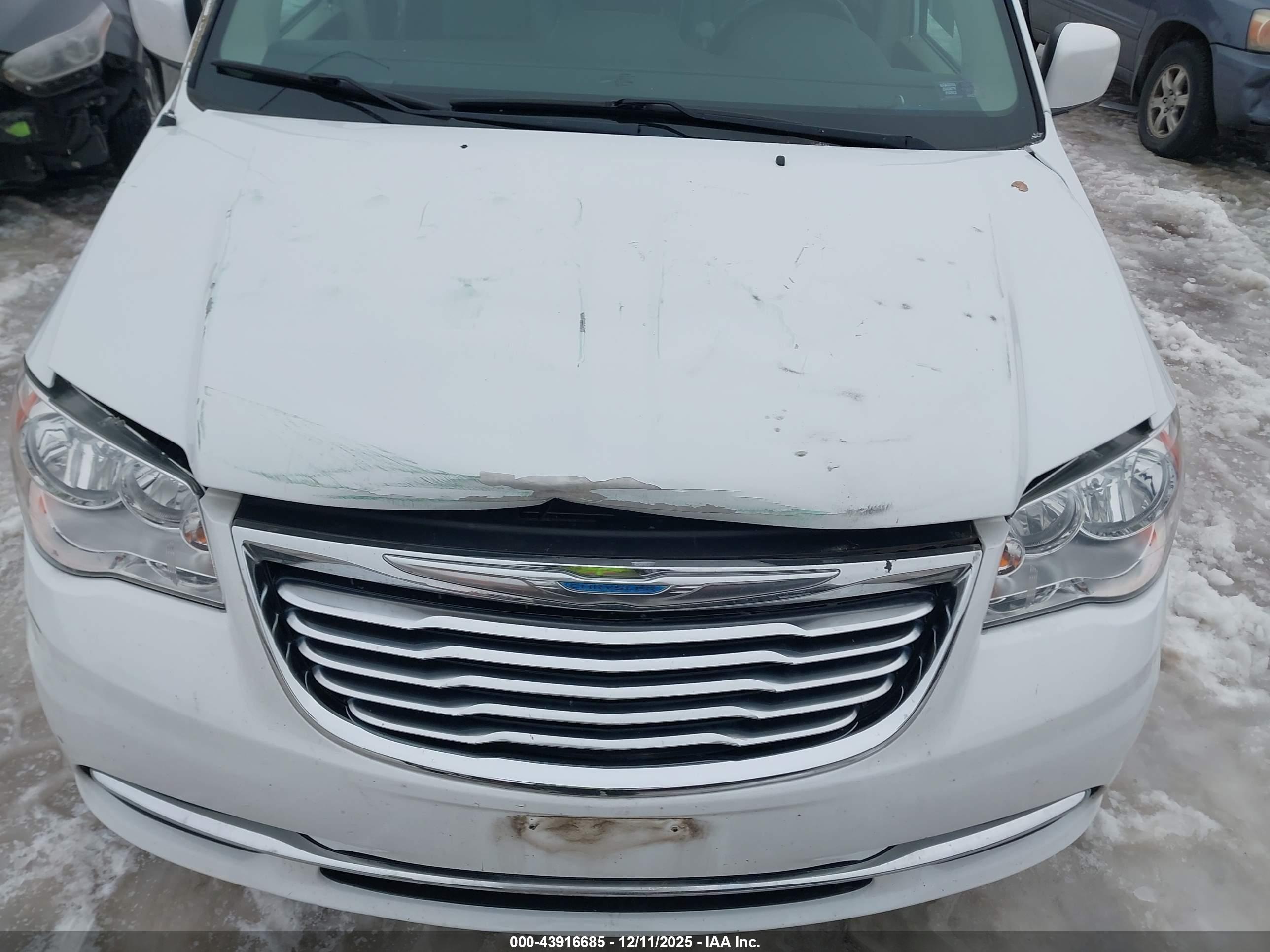 CHRYSLER TOWN image 6