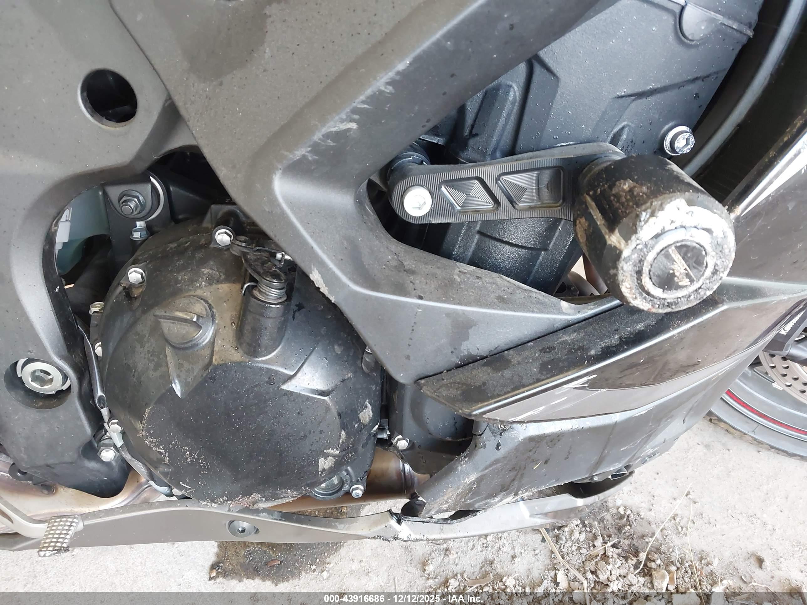 KAWASAKI ZX1002 image 8