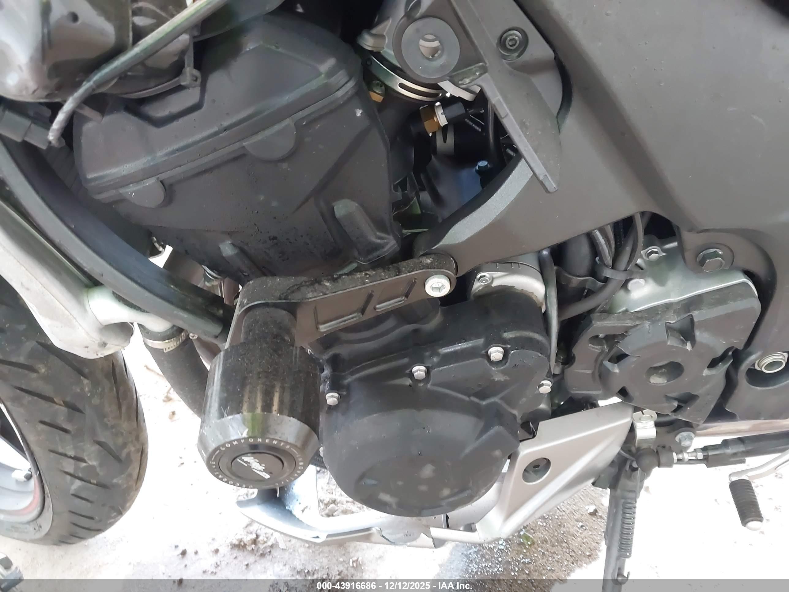 KAWASAKI ZX1002 image 9