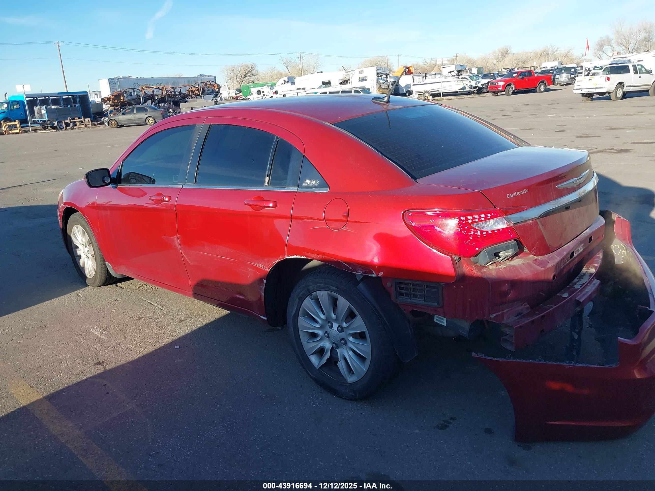 CHRYSLER 200 image 3