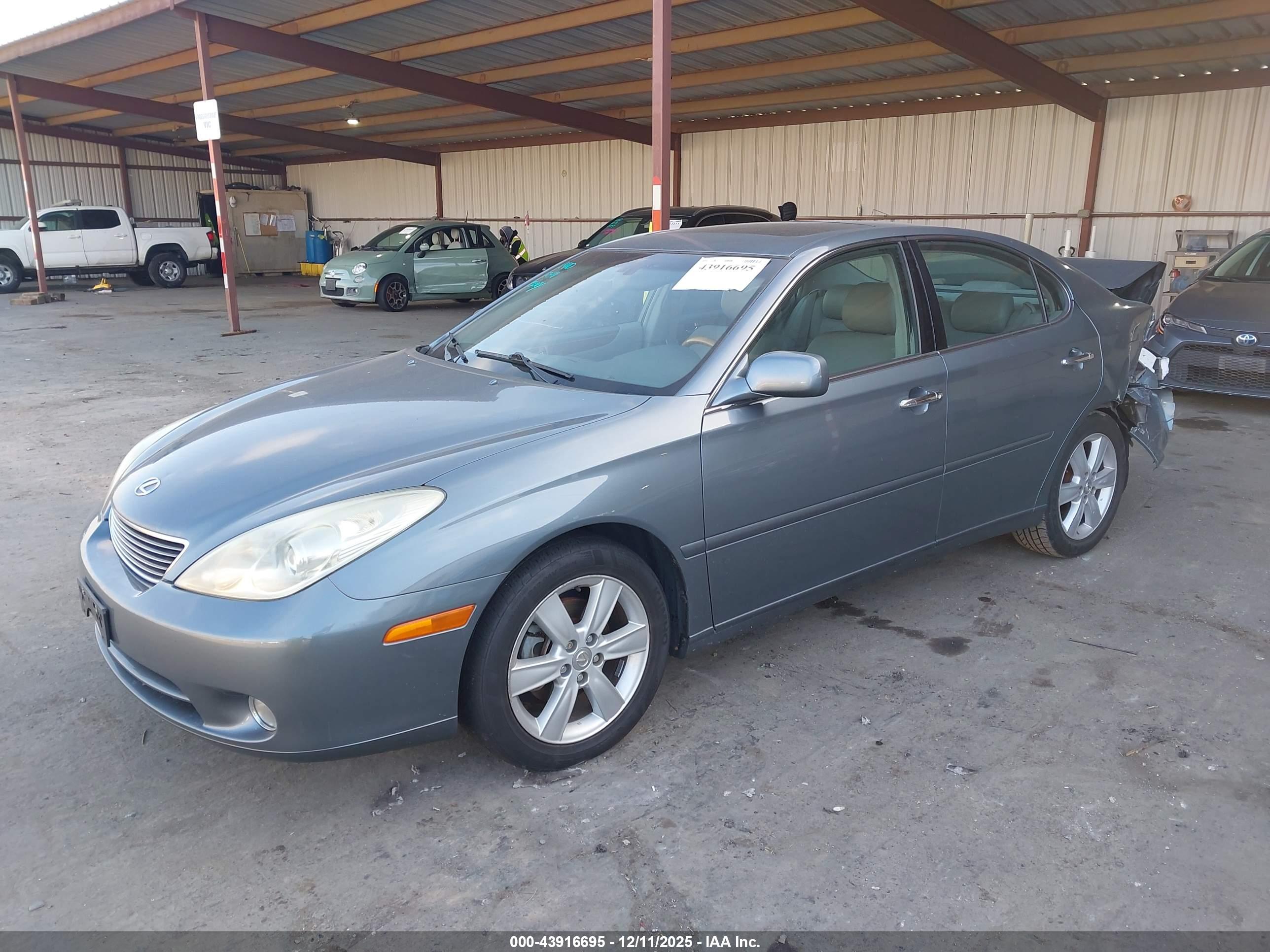 LEXUS ES image 2