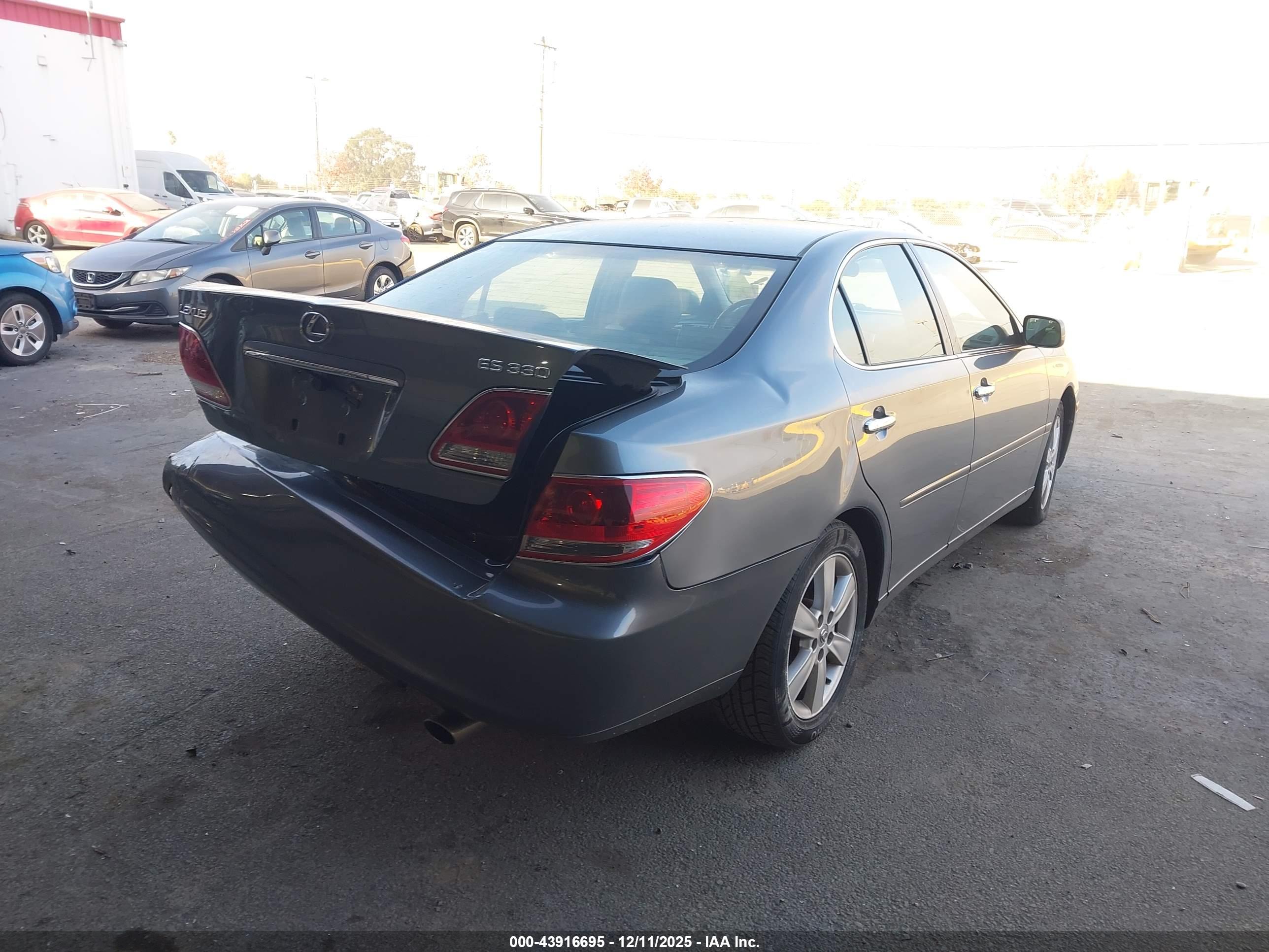 LEXUS ES image 4