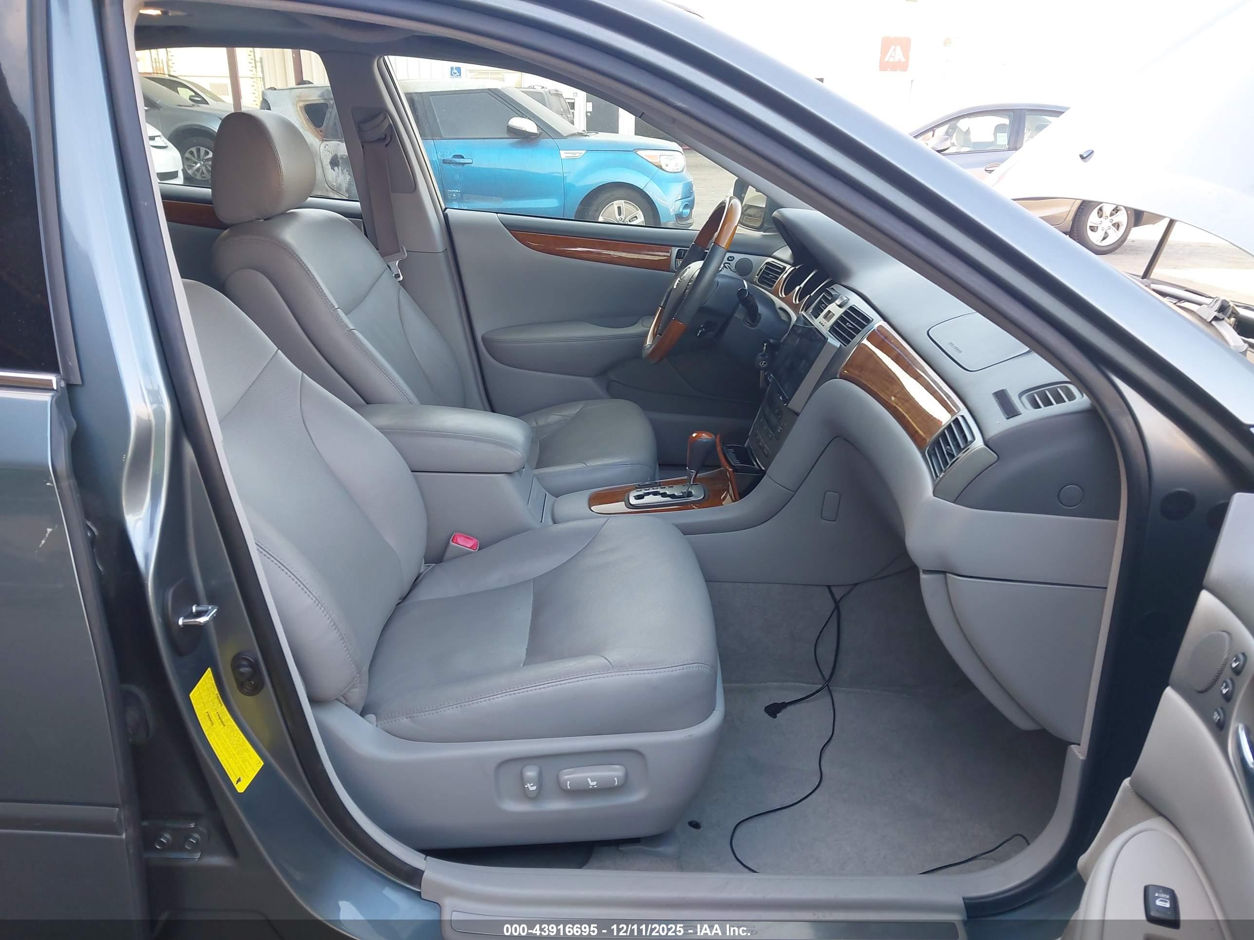 LEXUS ES image 5