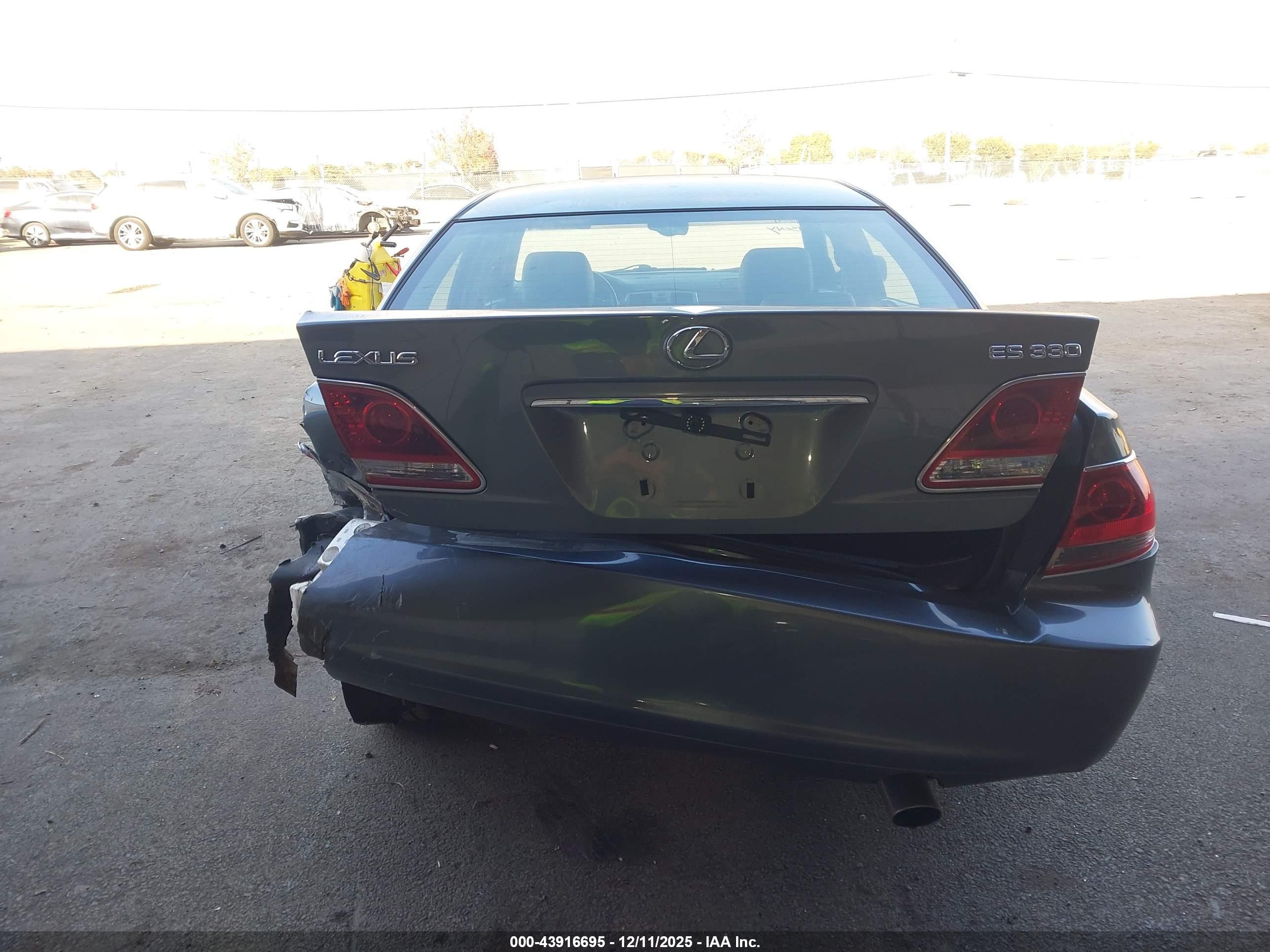 LEXUS ES image 6