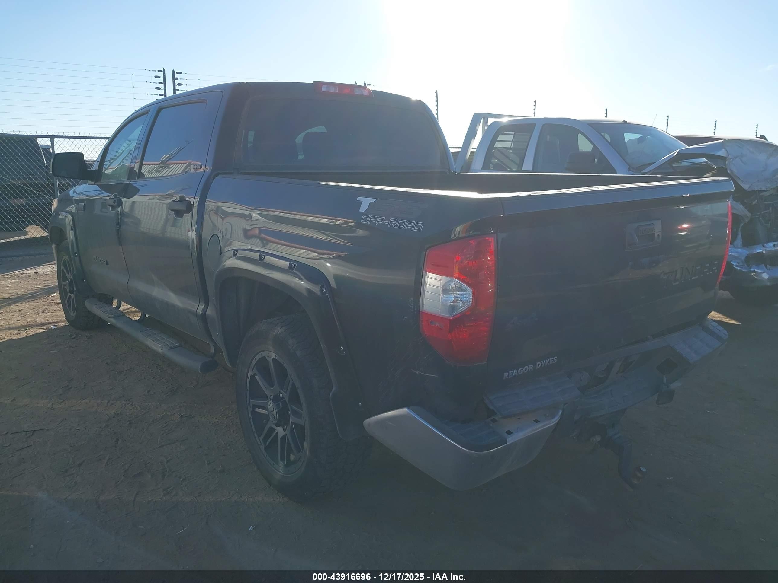 TOYOTA TUNDRA image 3