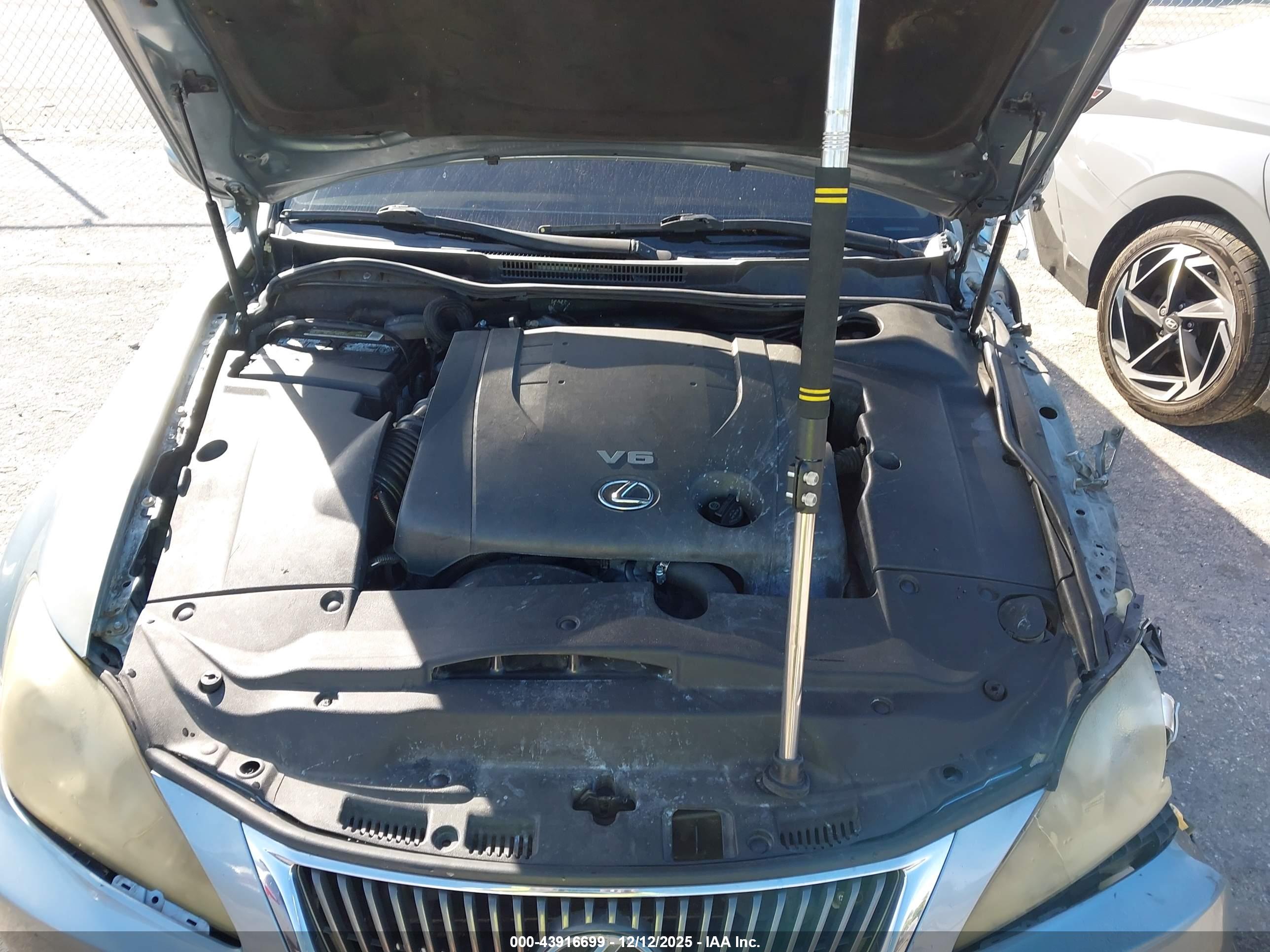 LEXUS IS image 10