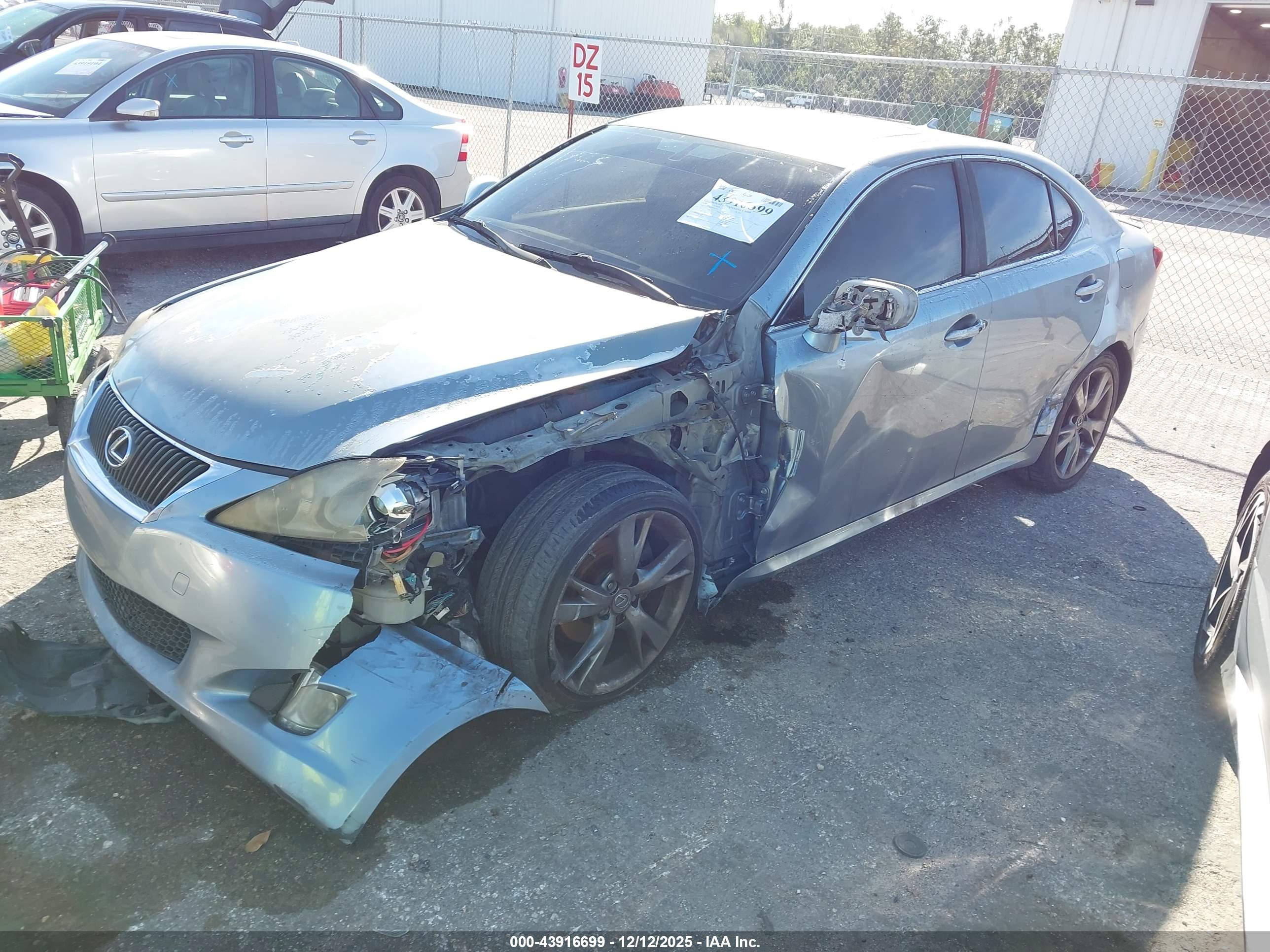 LEXUS IS image 2