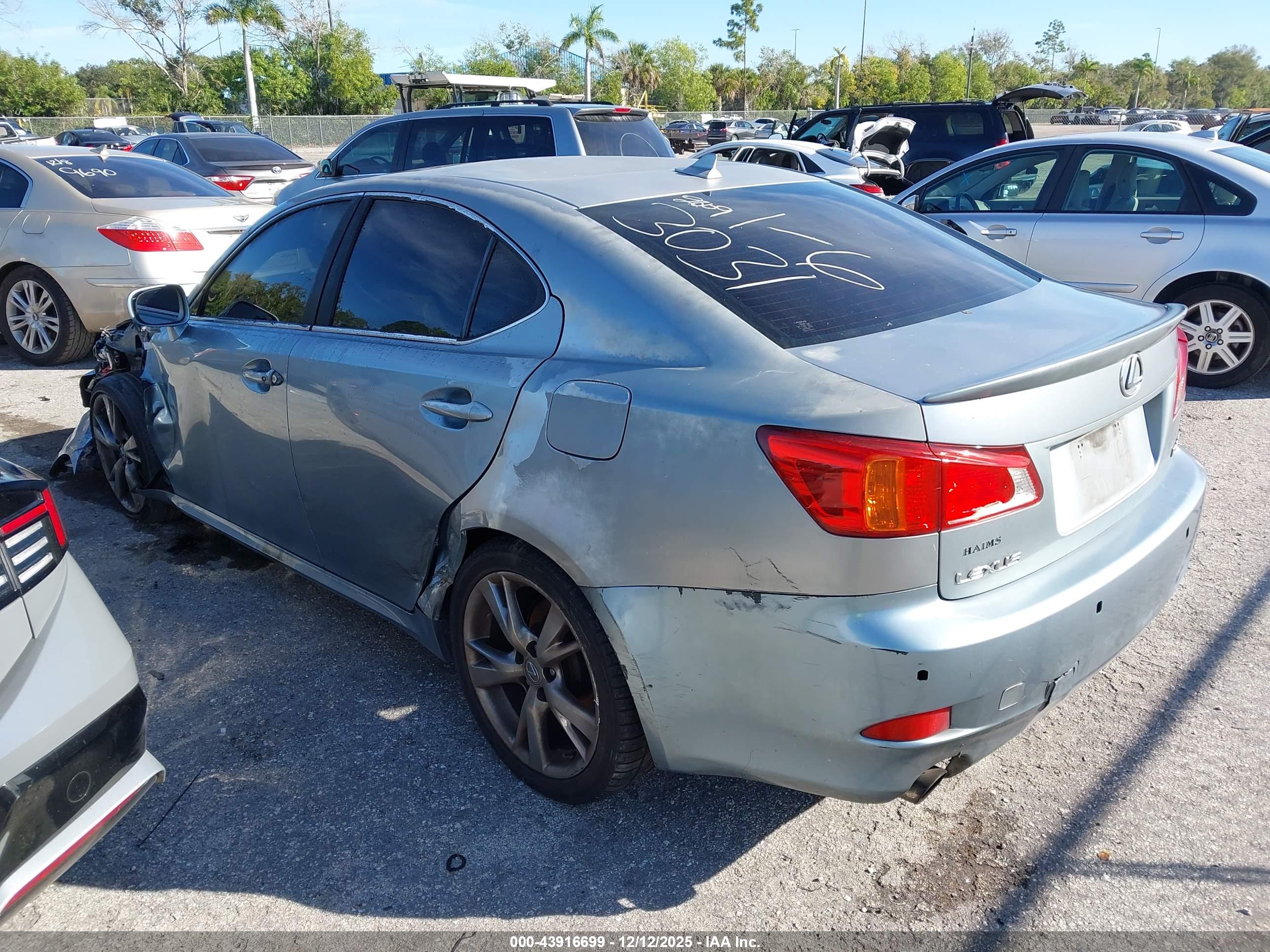 LEXUS IS image 3