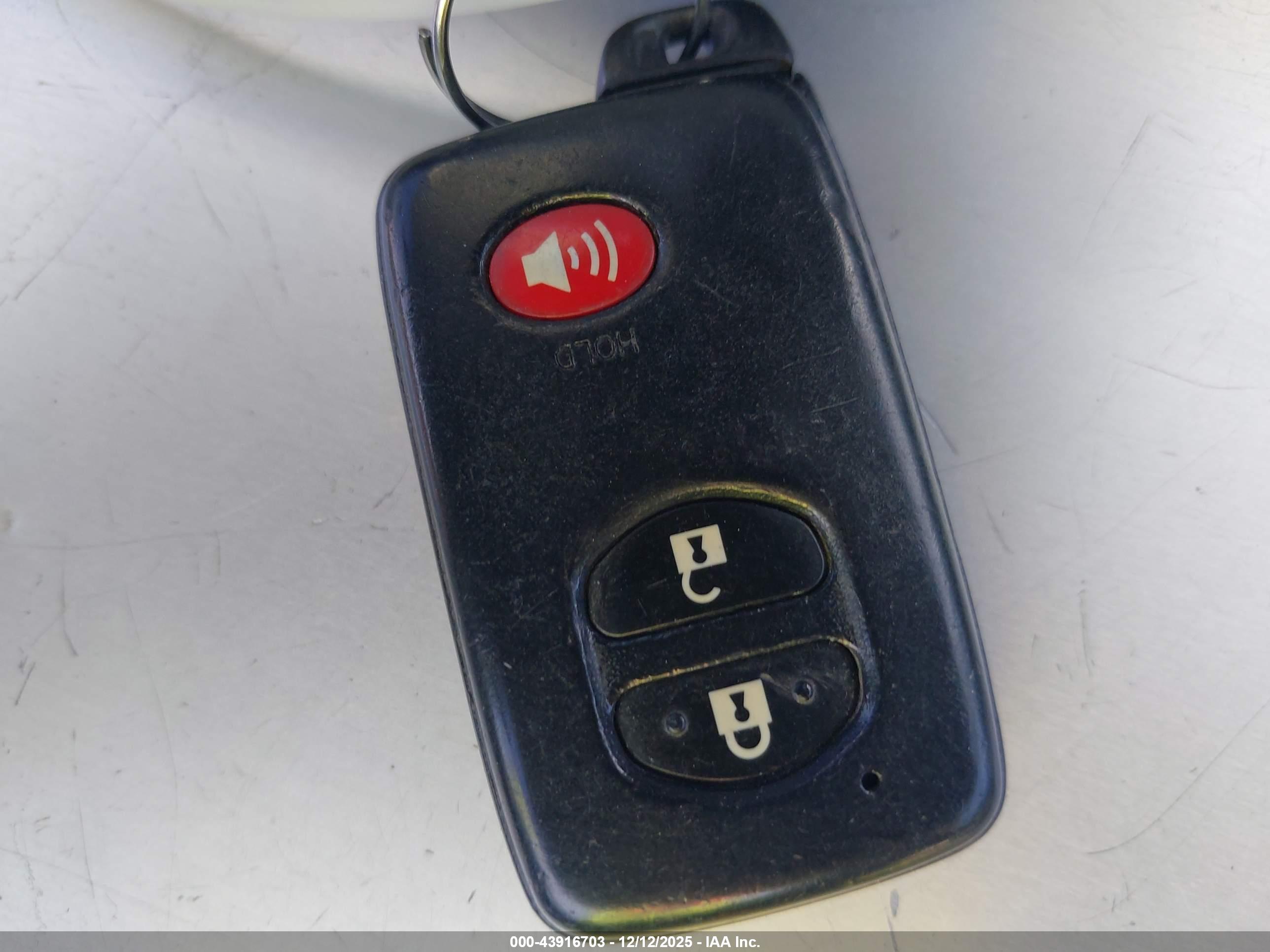 TOYOTA PRIUS image 11