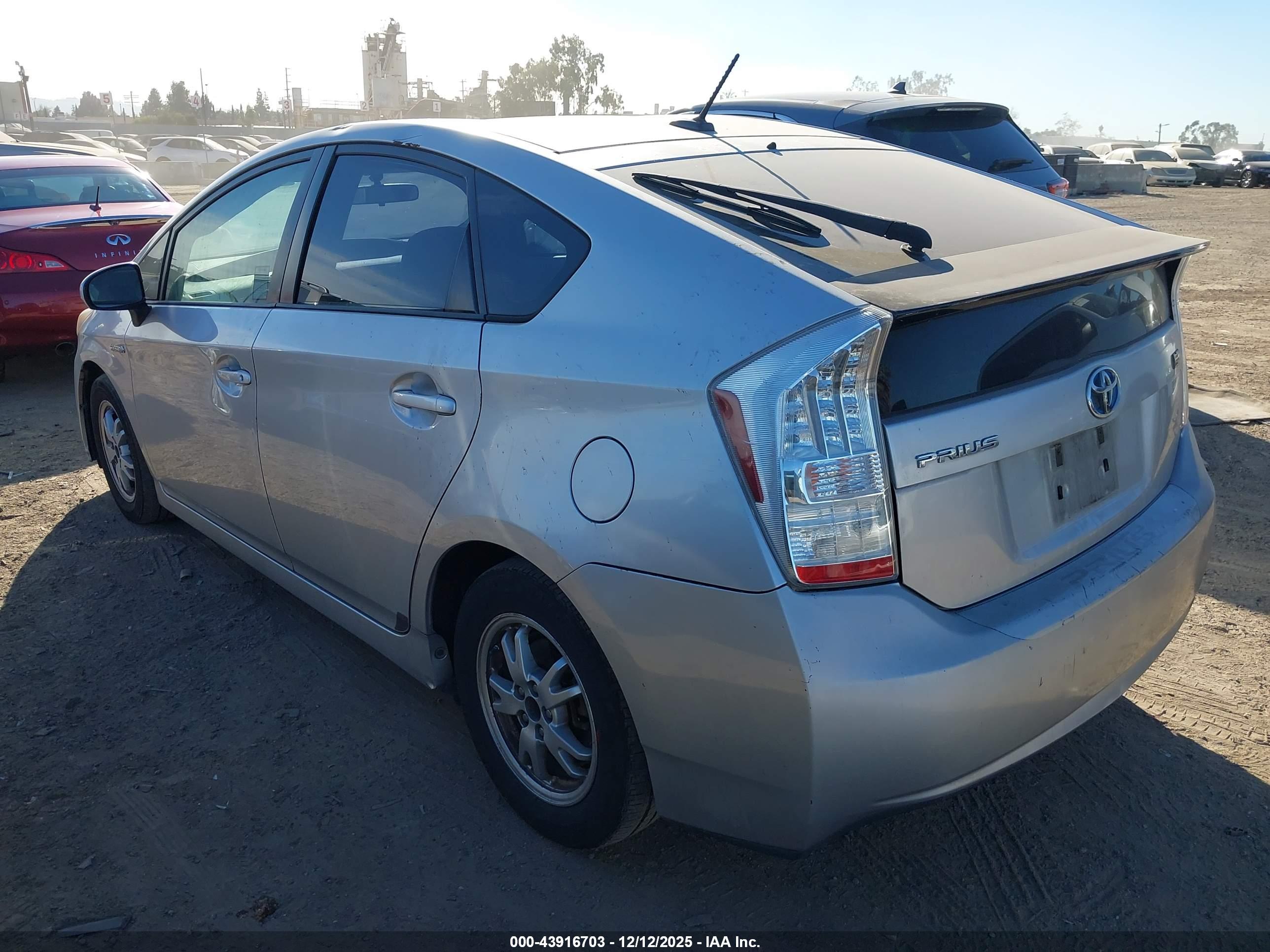 TOYOTA PRIUS image 3