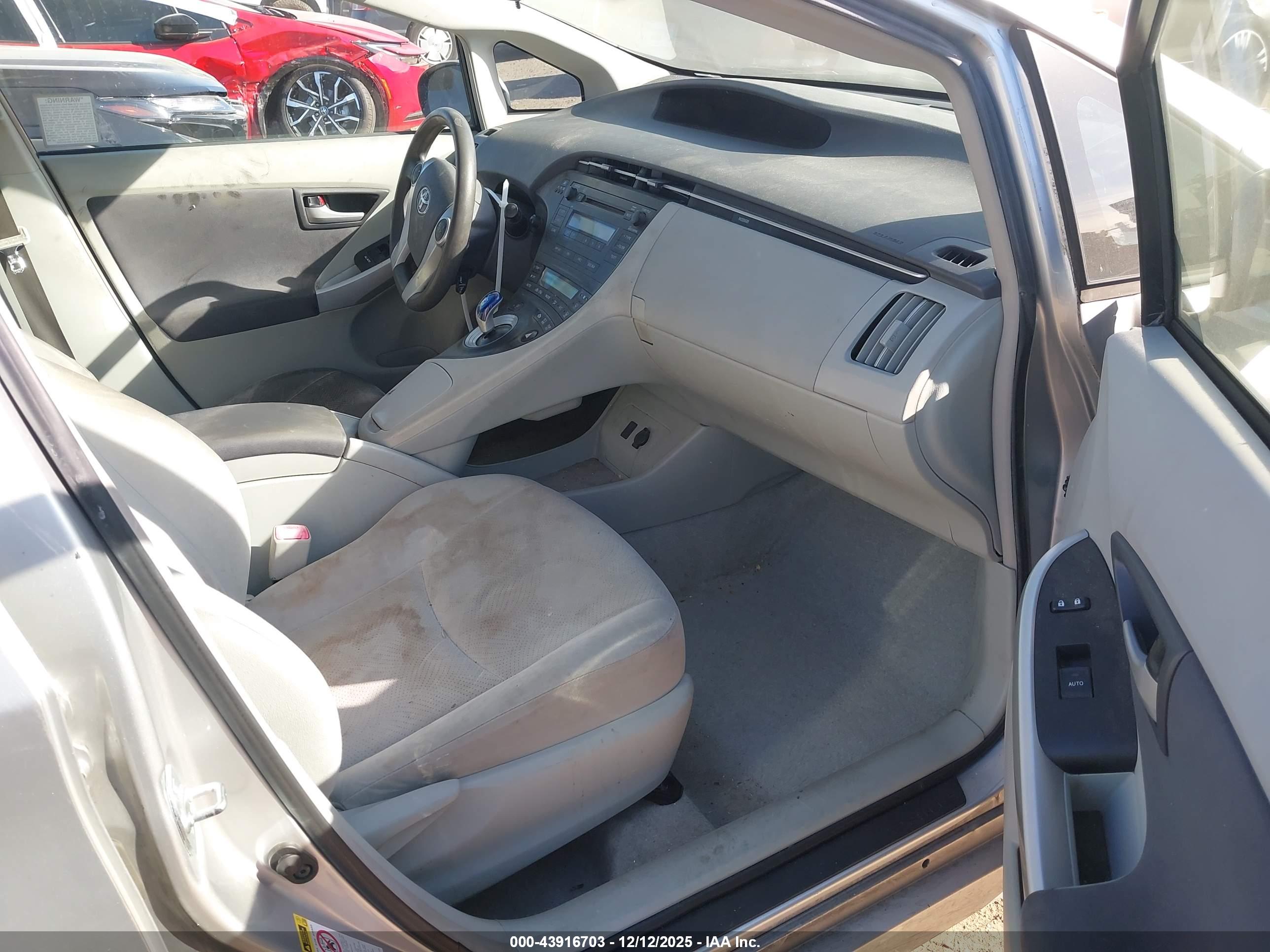 TOYOTA PRIUS image 5