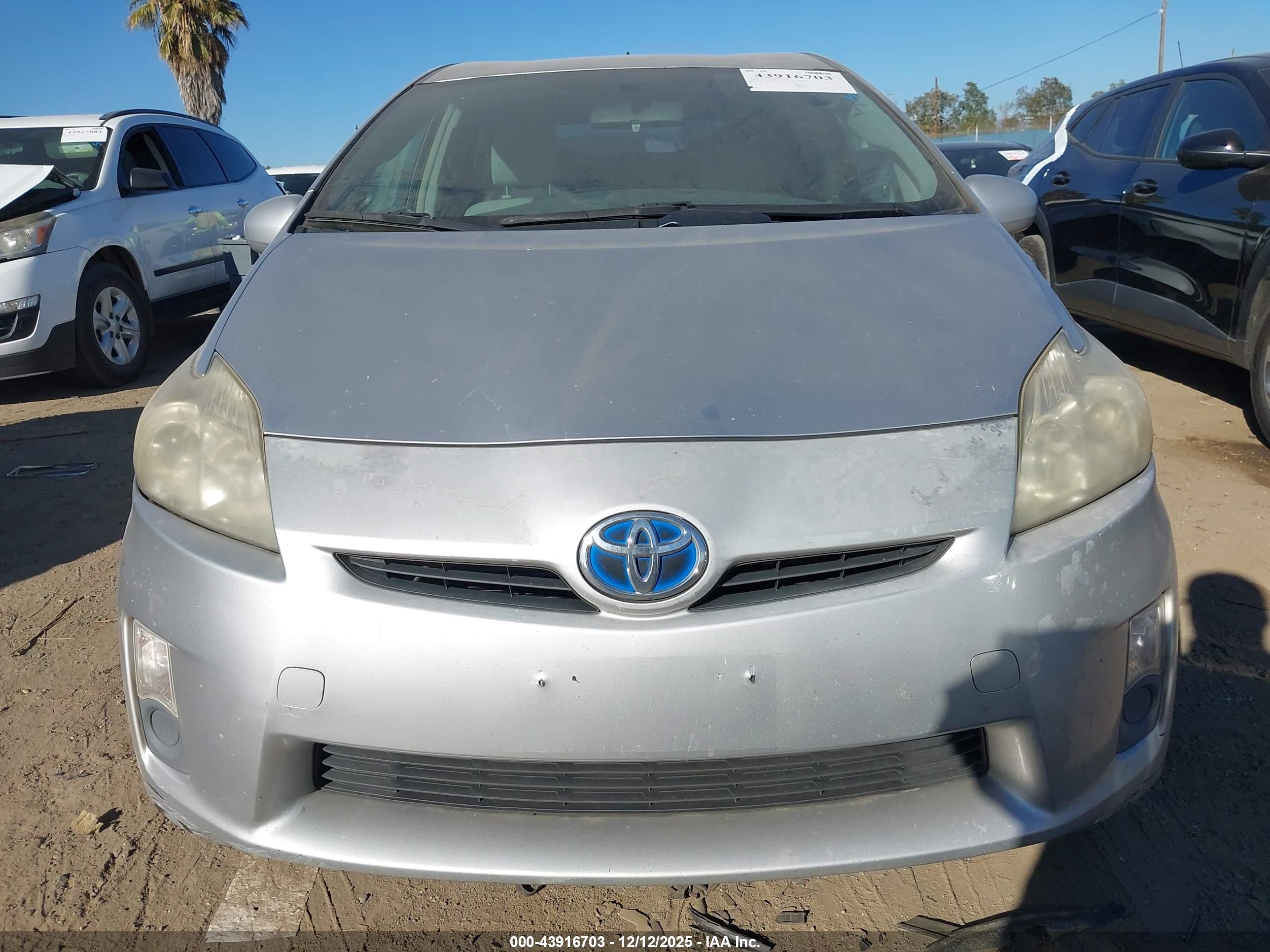 TOYOTA PRIUS image 6