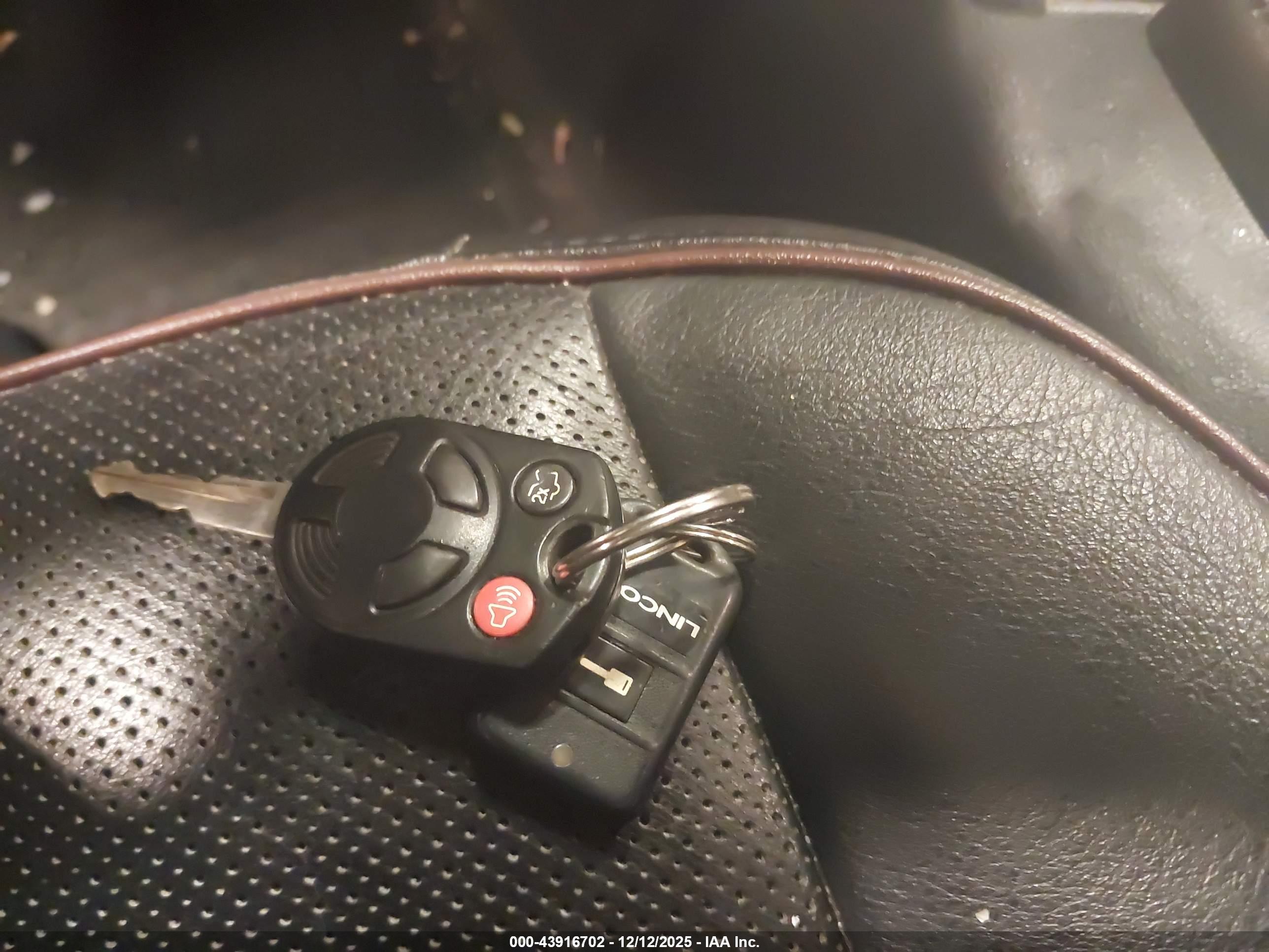 LINCOLN MKZ image 11