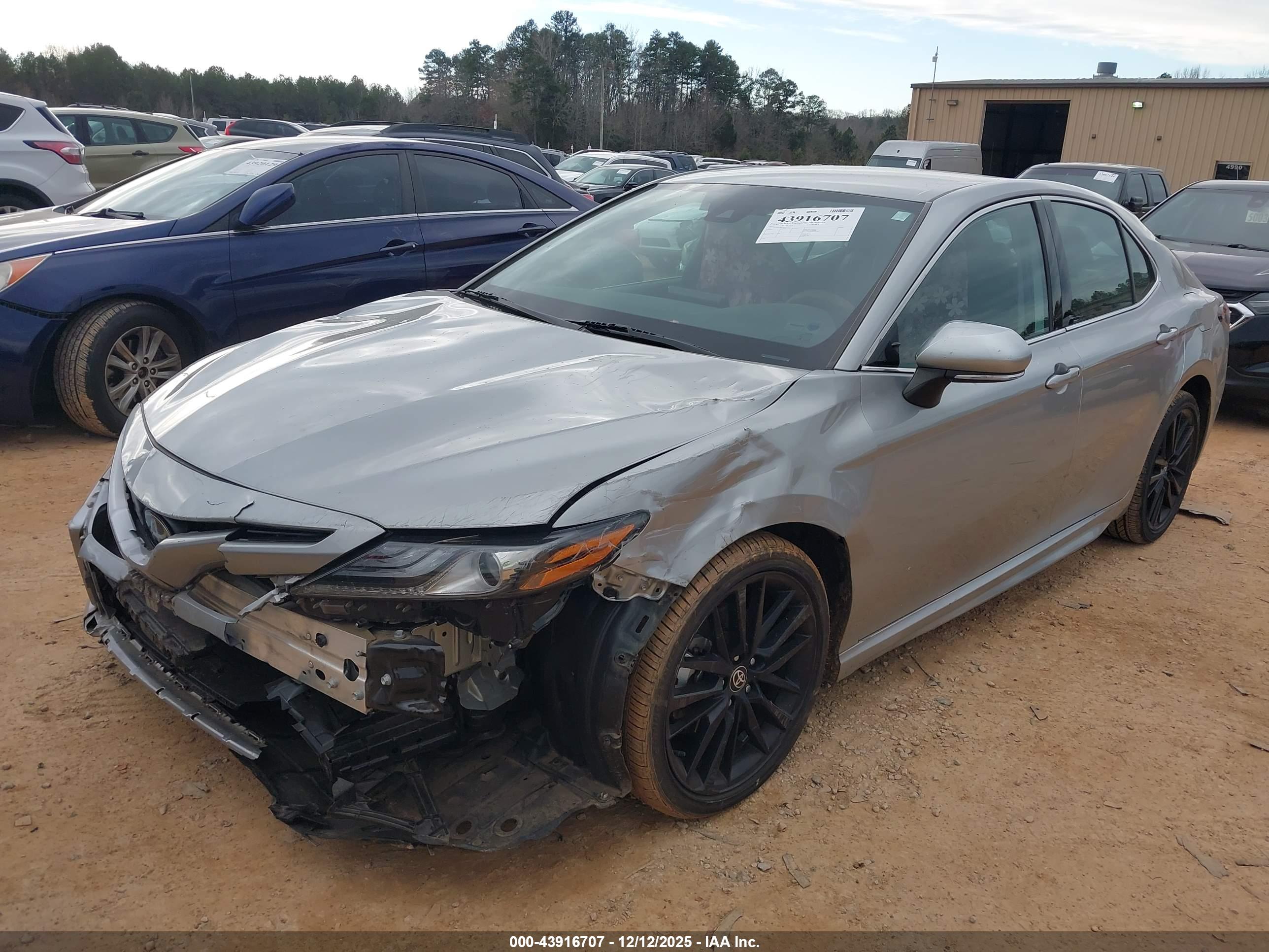 TOYOTA CAMRY image 2