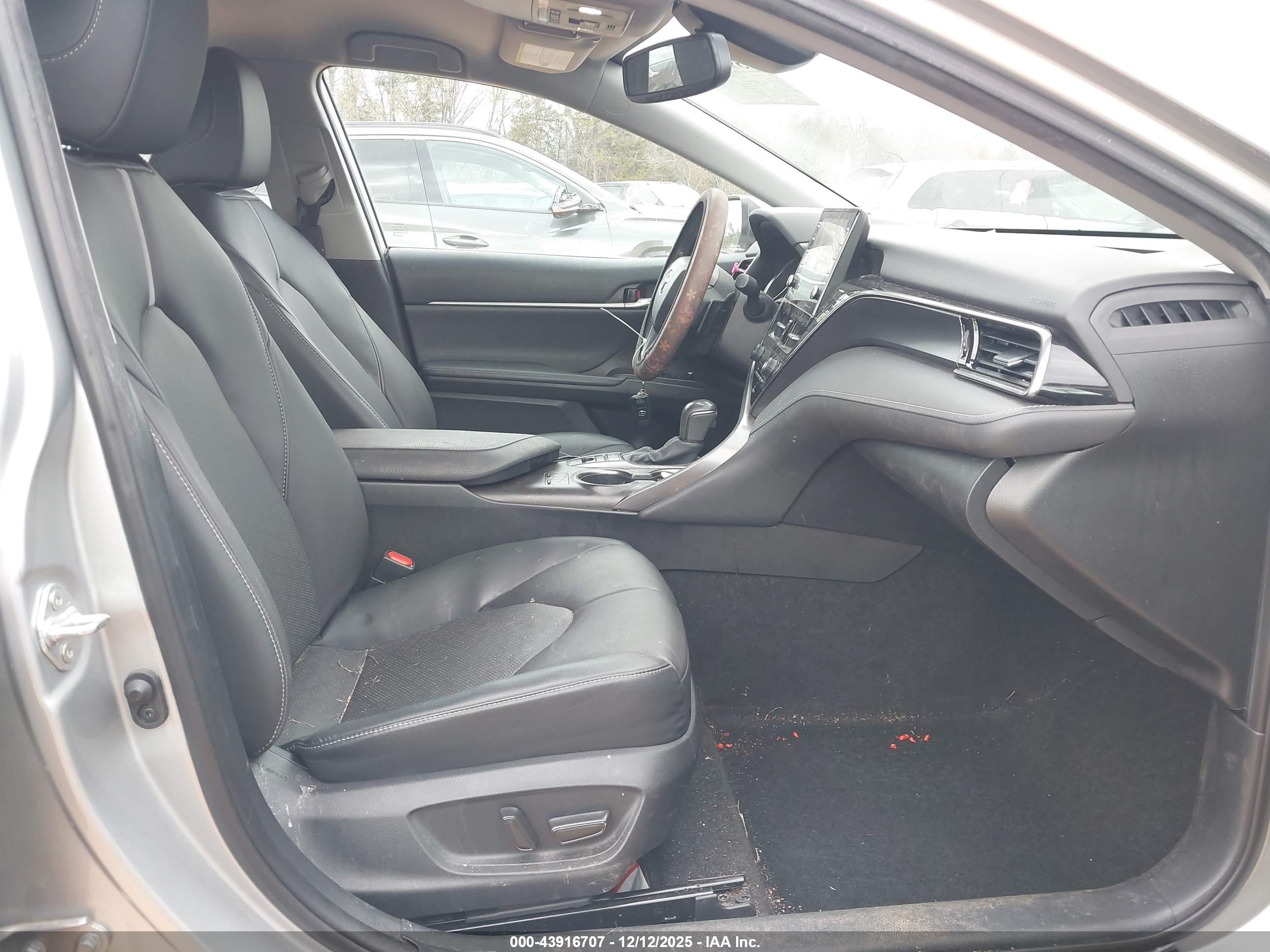 TOYOTA CAMRY image 5