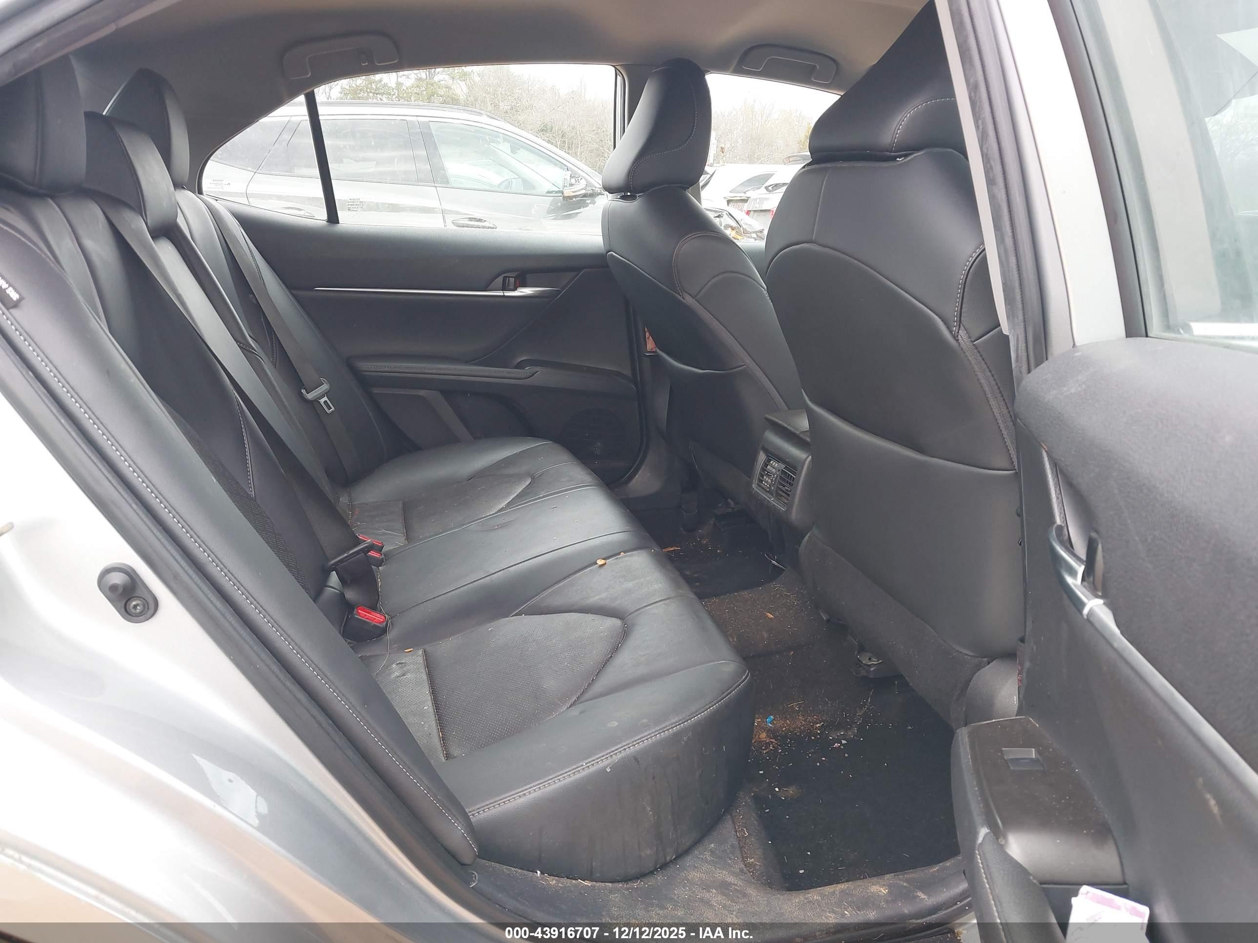 TOYOTA CAMRY image 8