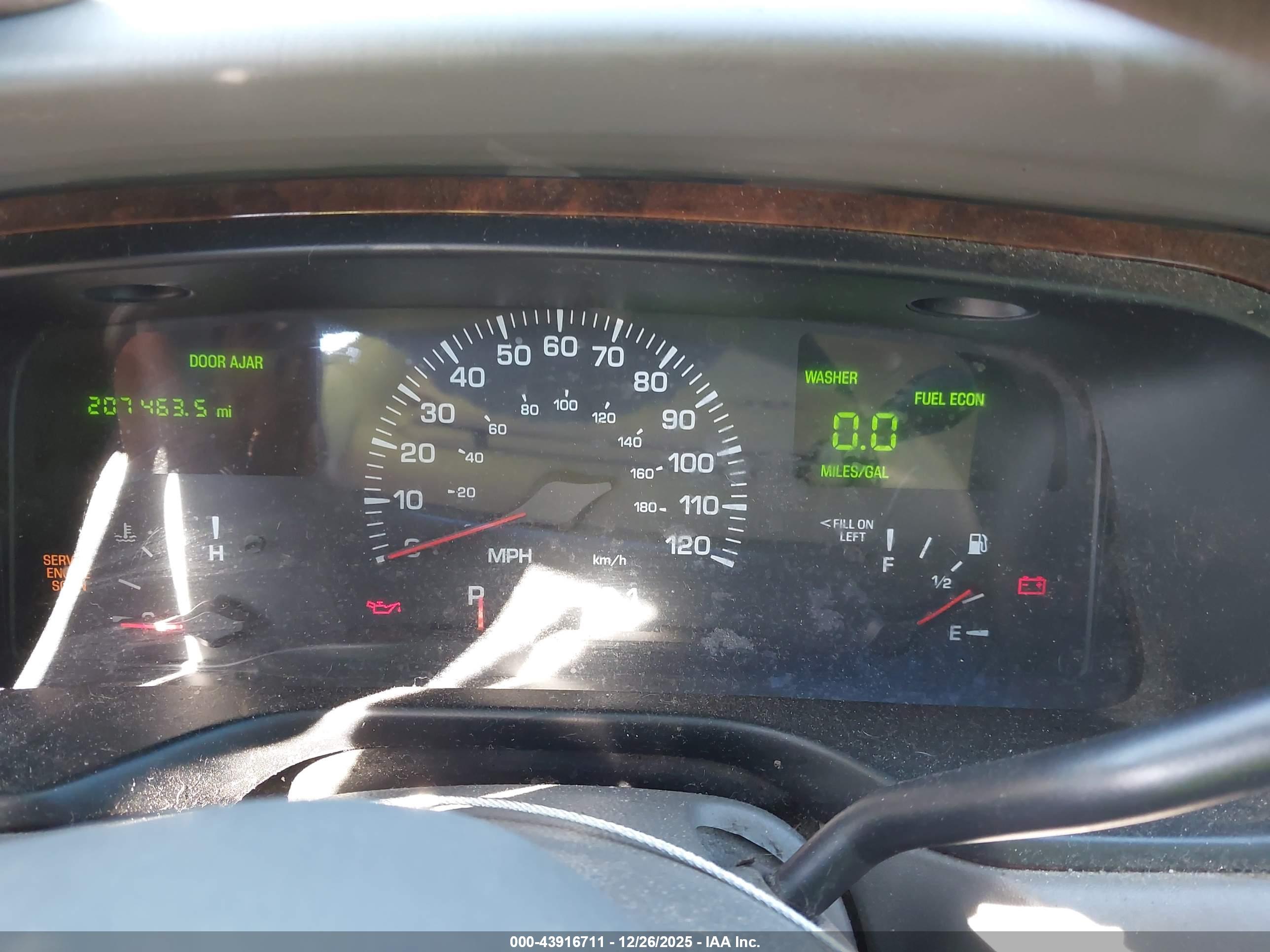 LINCOLN TOWN image 7