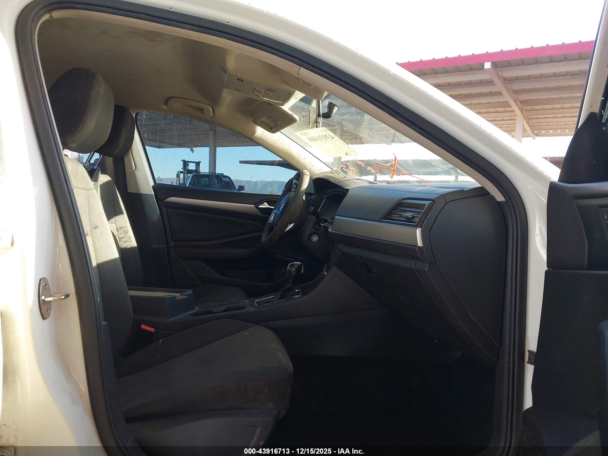 VOLKSWAGEN JETTA image 5