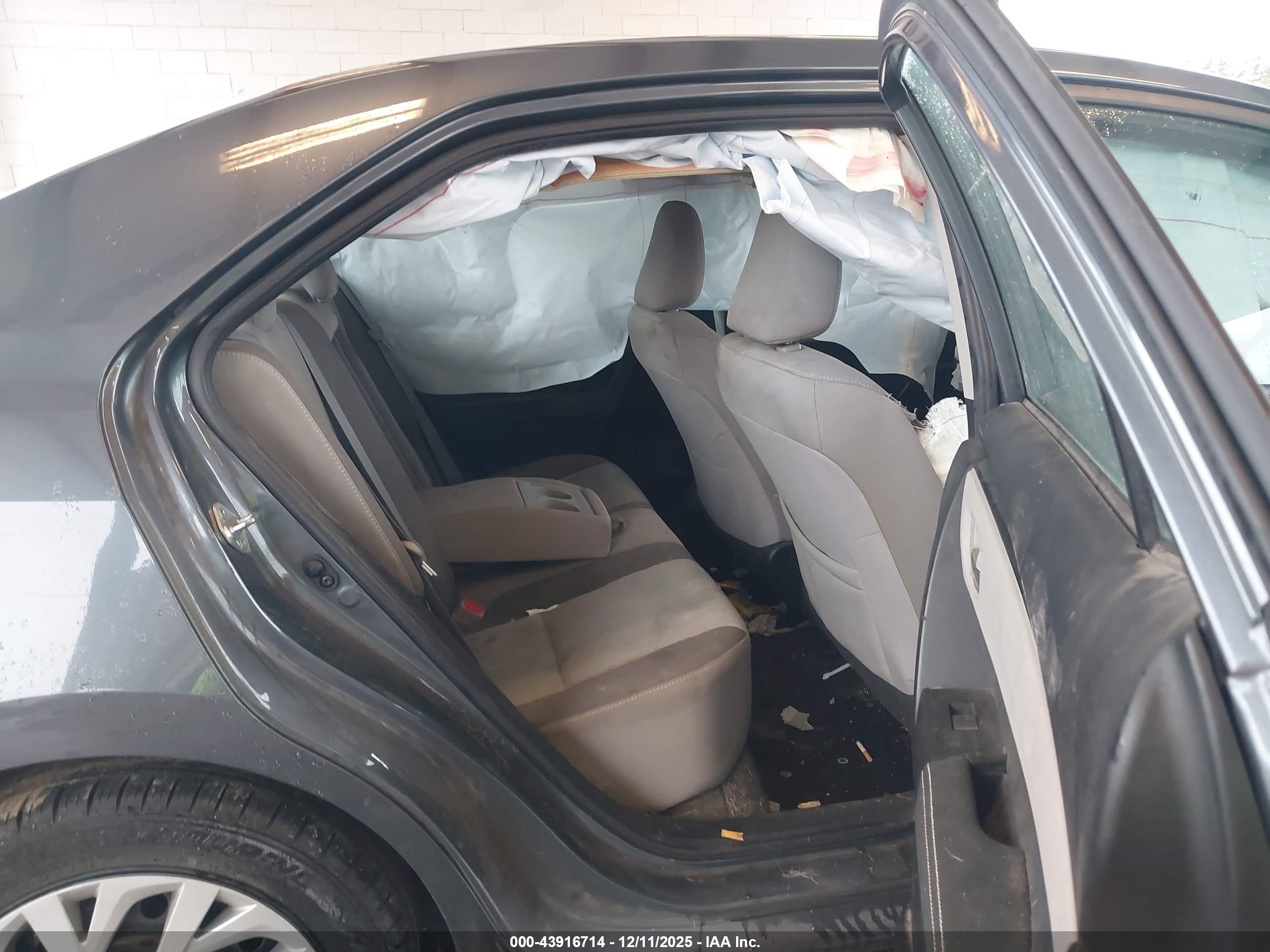 TOYOTA COROLLA image 8