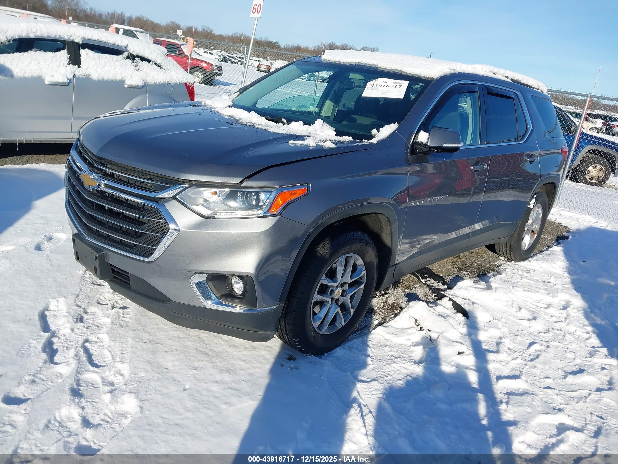 CHEVROLET TRAVERSE image 2