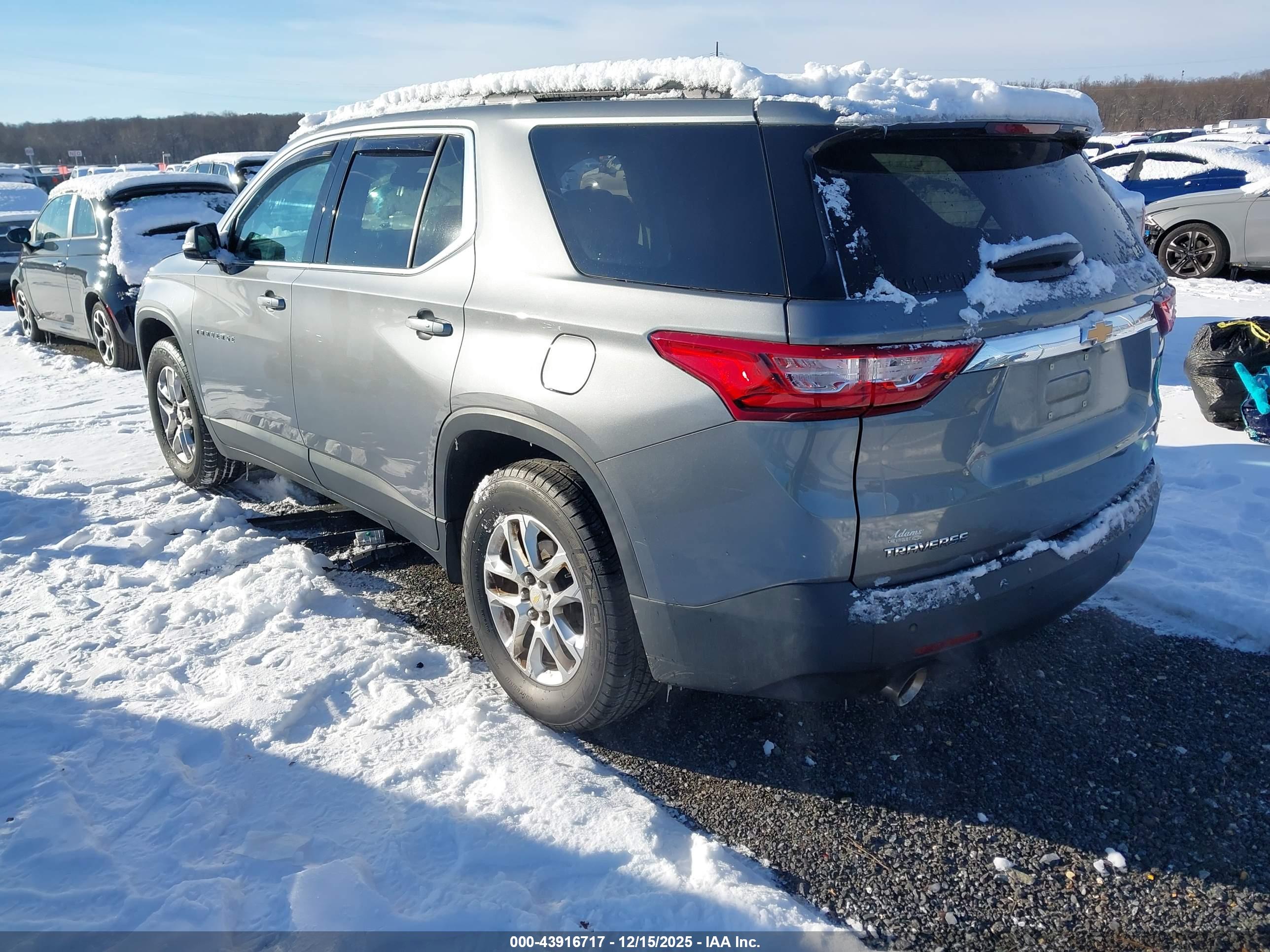 CHEVROLET TRAVERSE image 3
