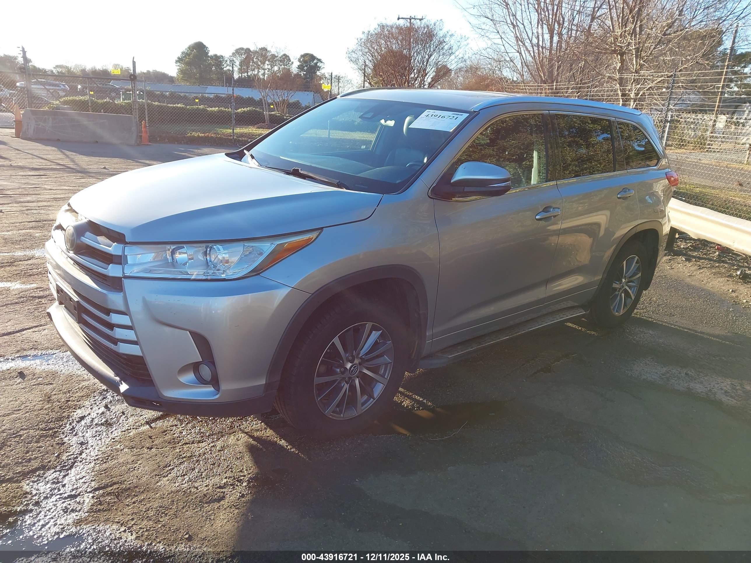 TOYOTA HIGHLANDER image 2