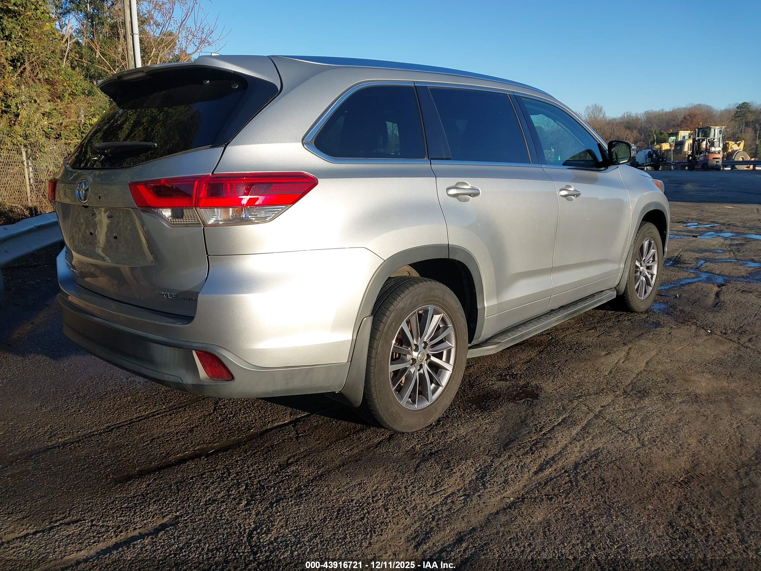 TOYOTA HIGHLANDER image 4