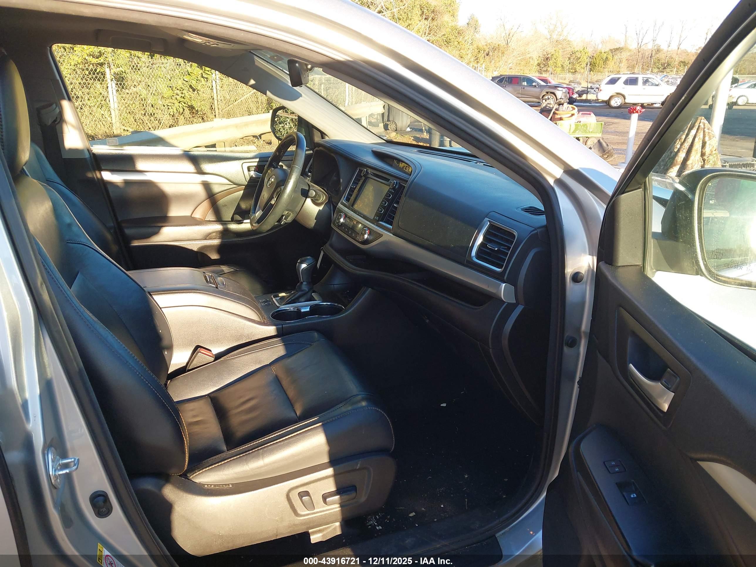 TOYOTA HIGHLANDER image 5