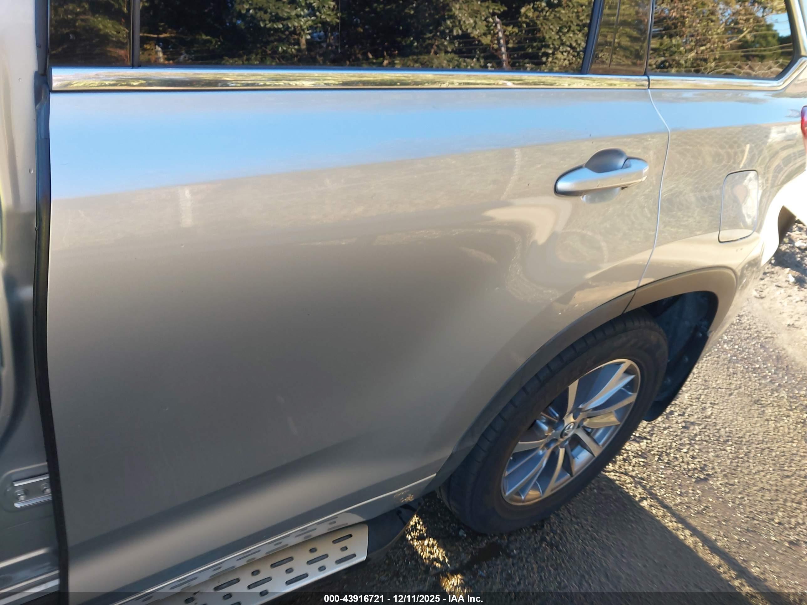 TOYOTA HIGHLANDER image 6