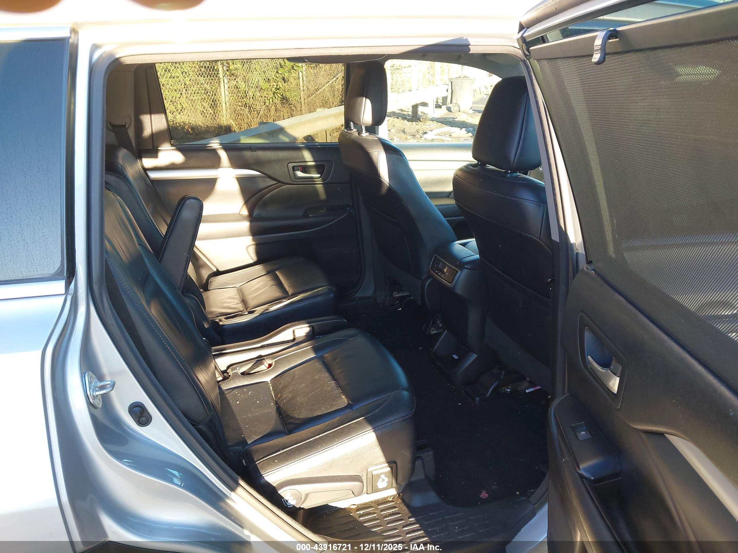 TOYOTA HIGHLANDER image 8