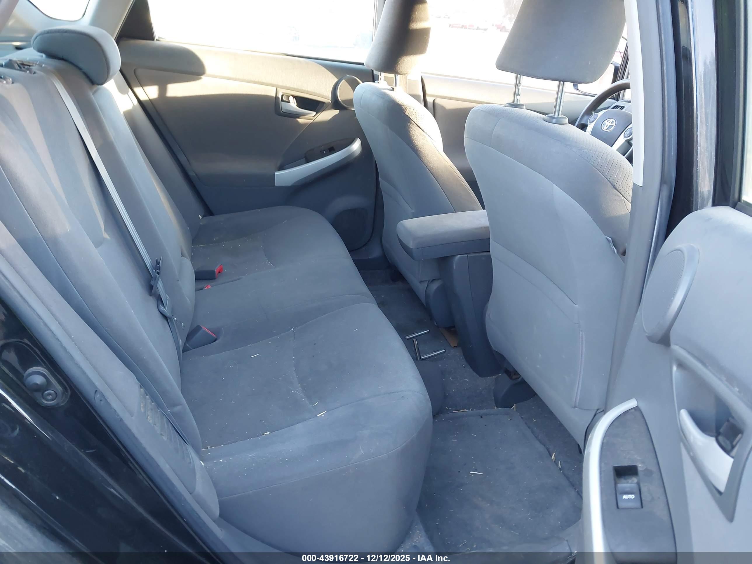 TOYOTA PRIUS image 8