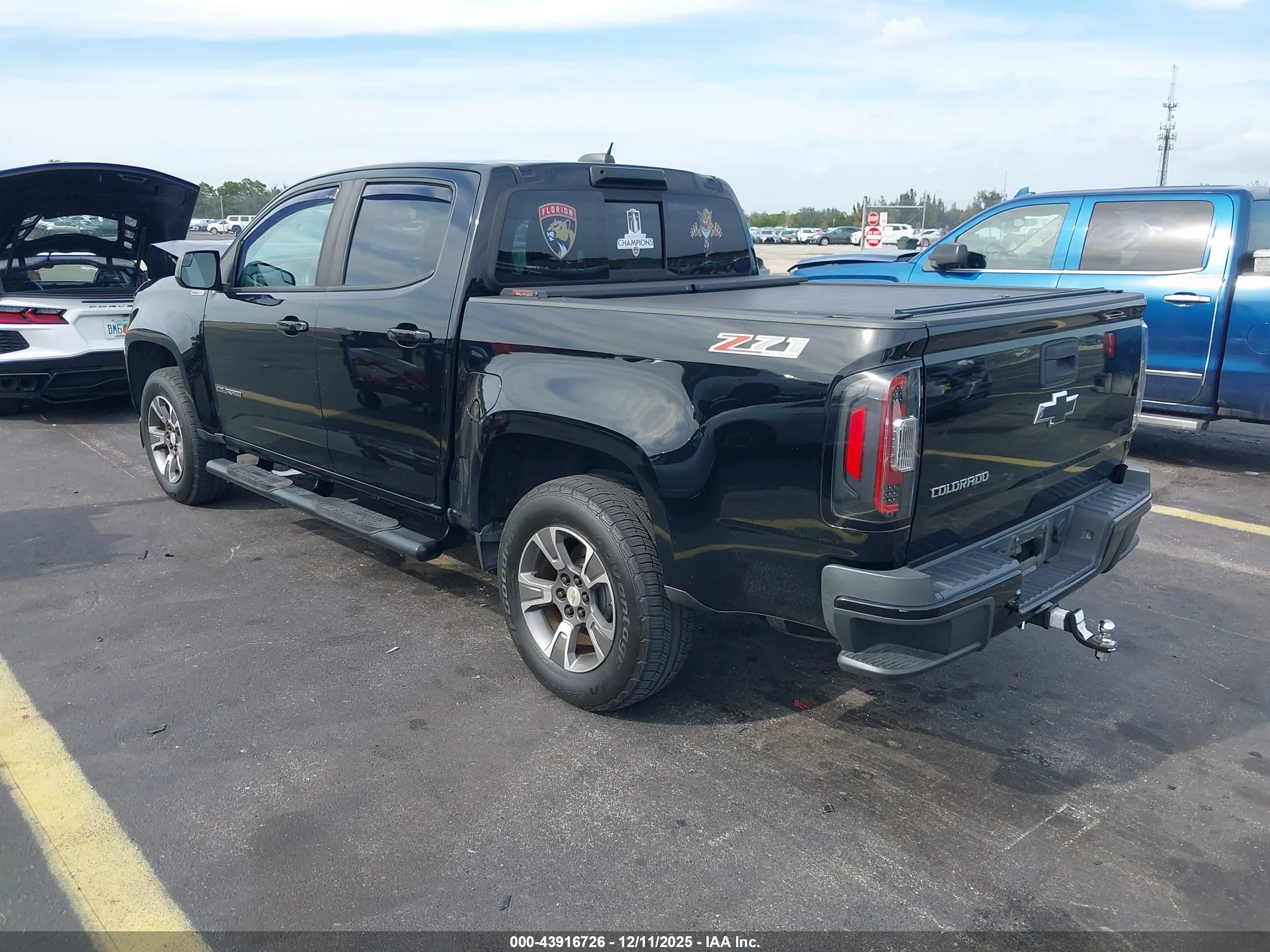 CHEVROLET COLORADO image 3