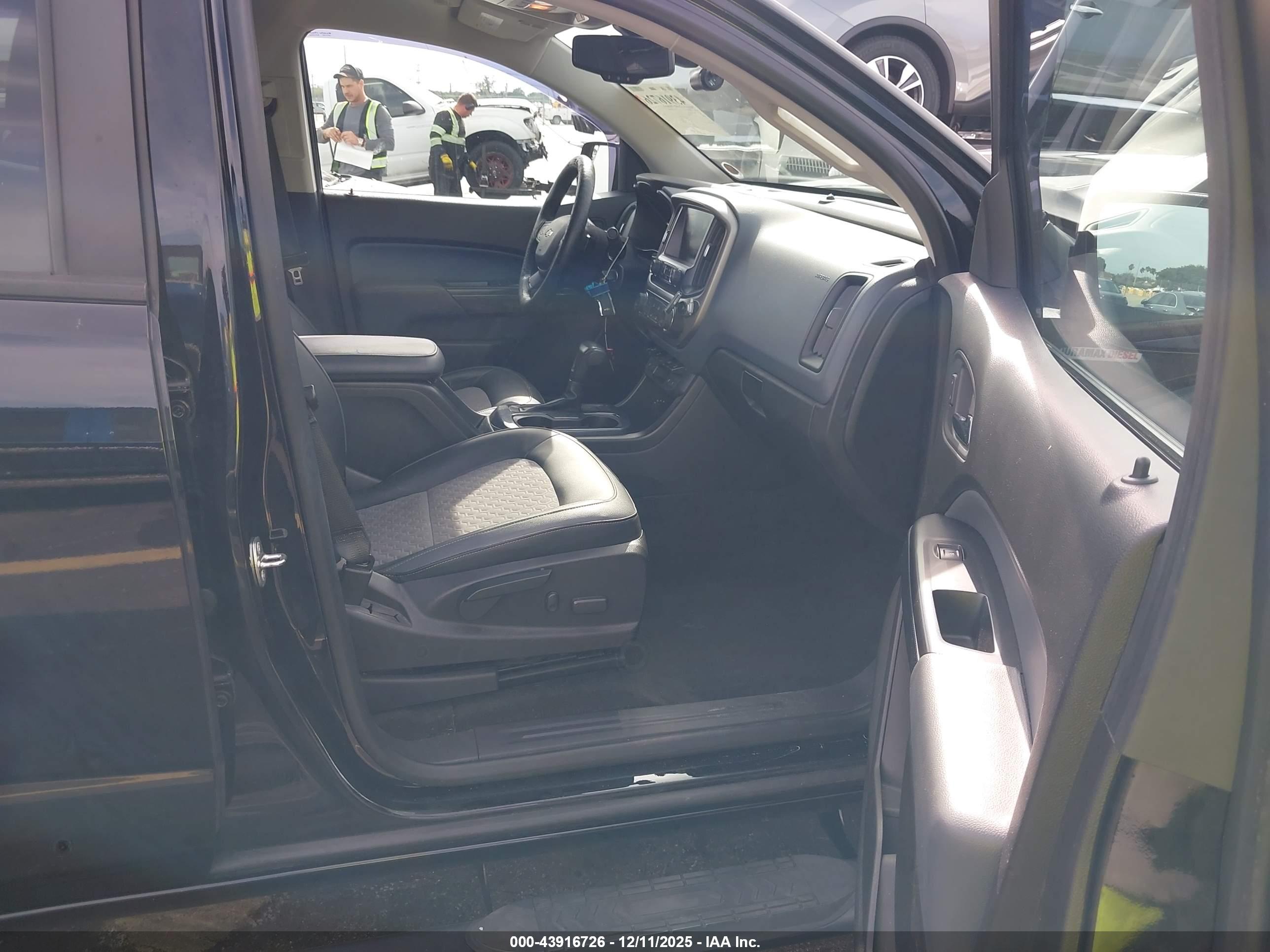 CHEVROLET COLORADO image 5
