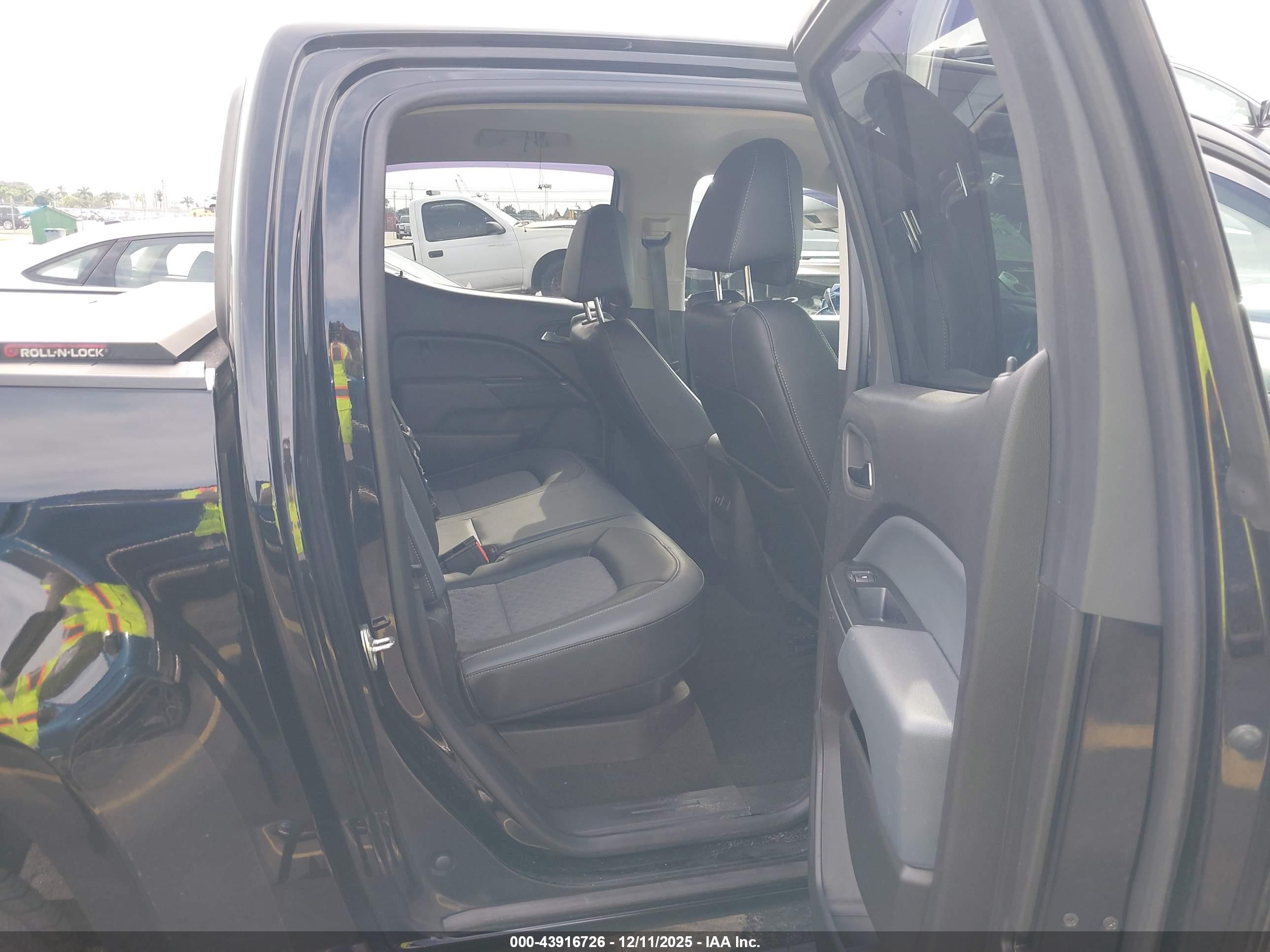 CHEVROLET COLORADO image 8