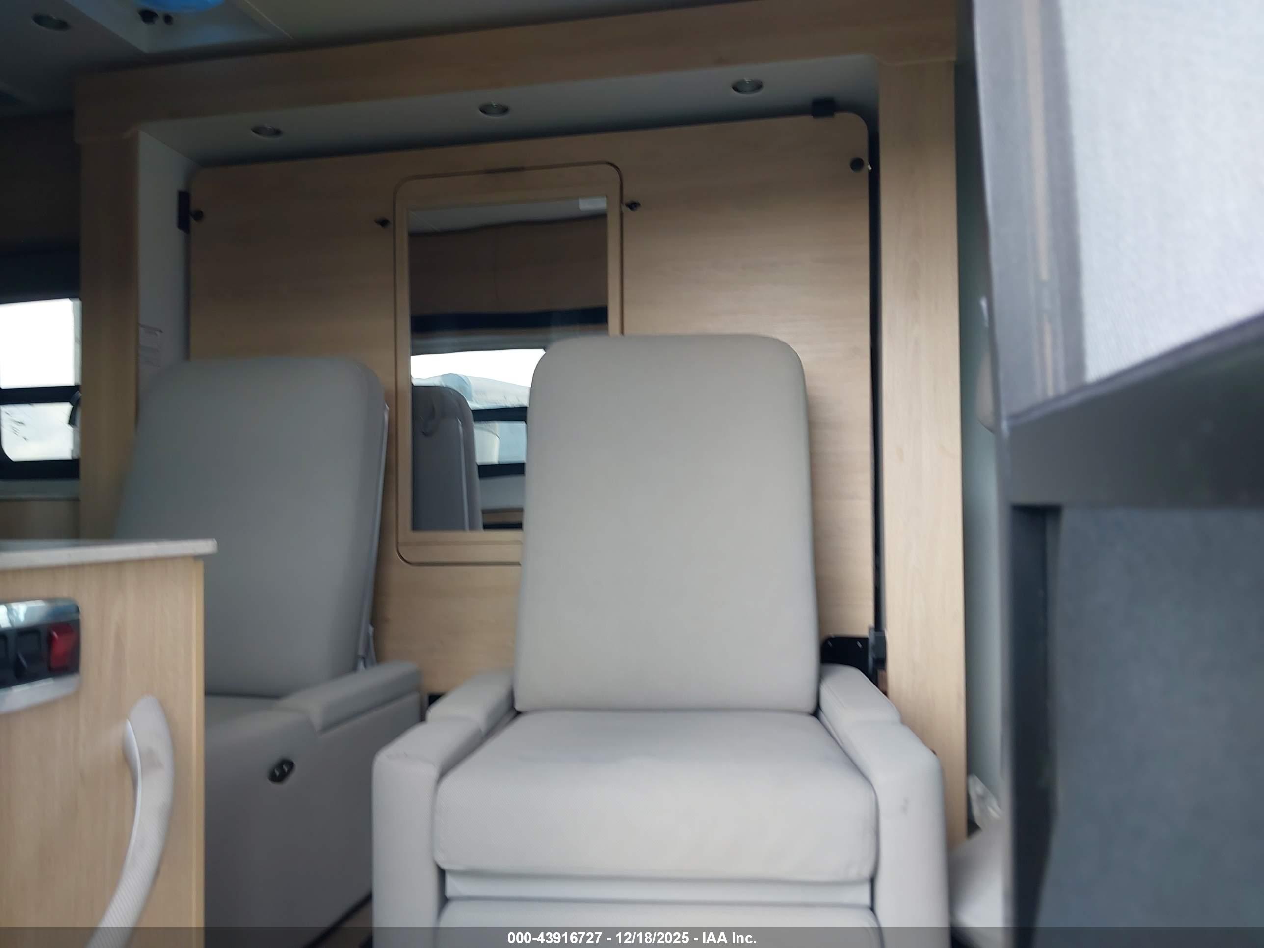 MERCEDES-BENZ SPRINTER image 7