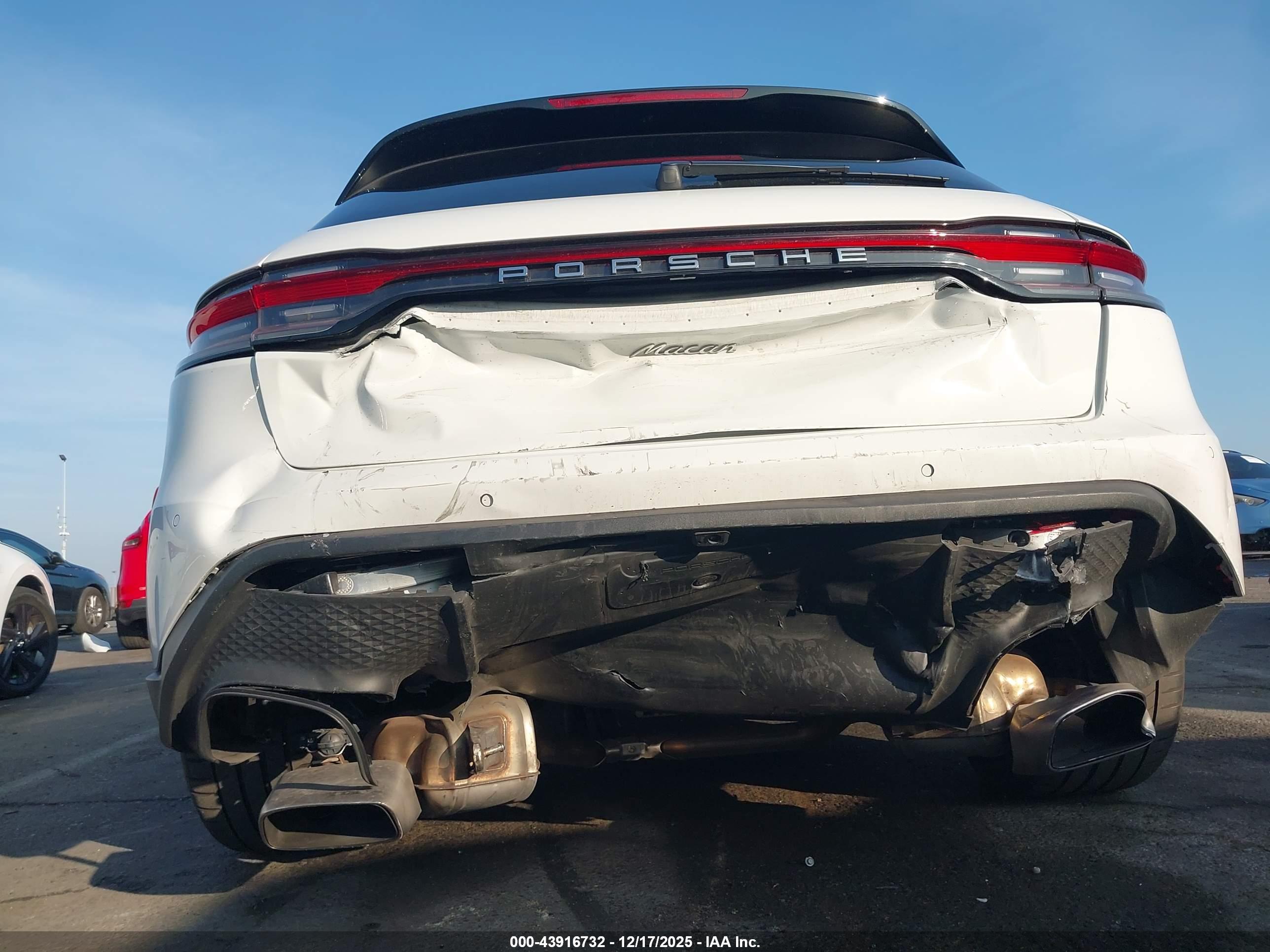 PORSCHE MACAN image 6