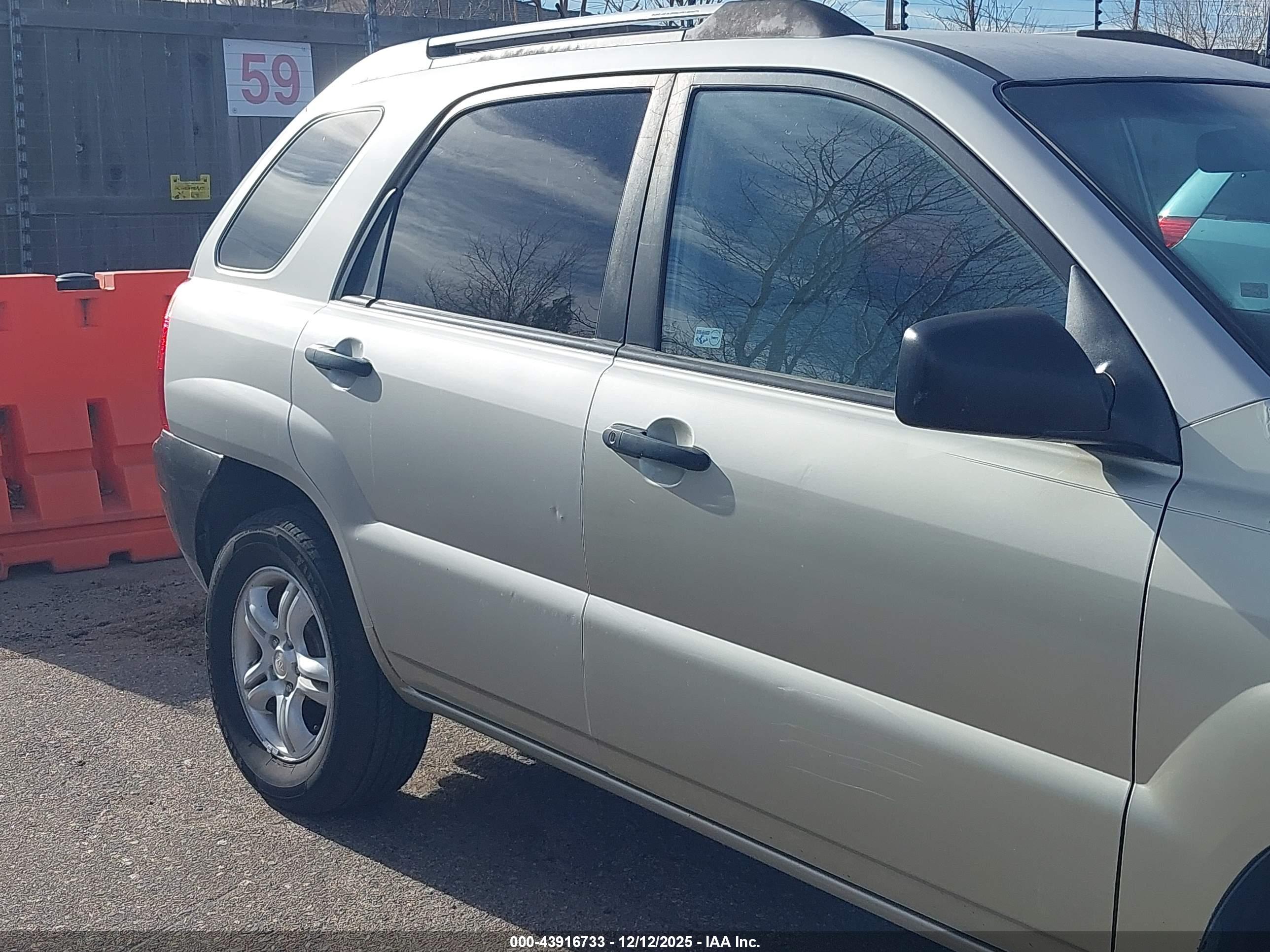 KIA SPORTAGE image 6